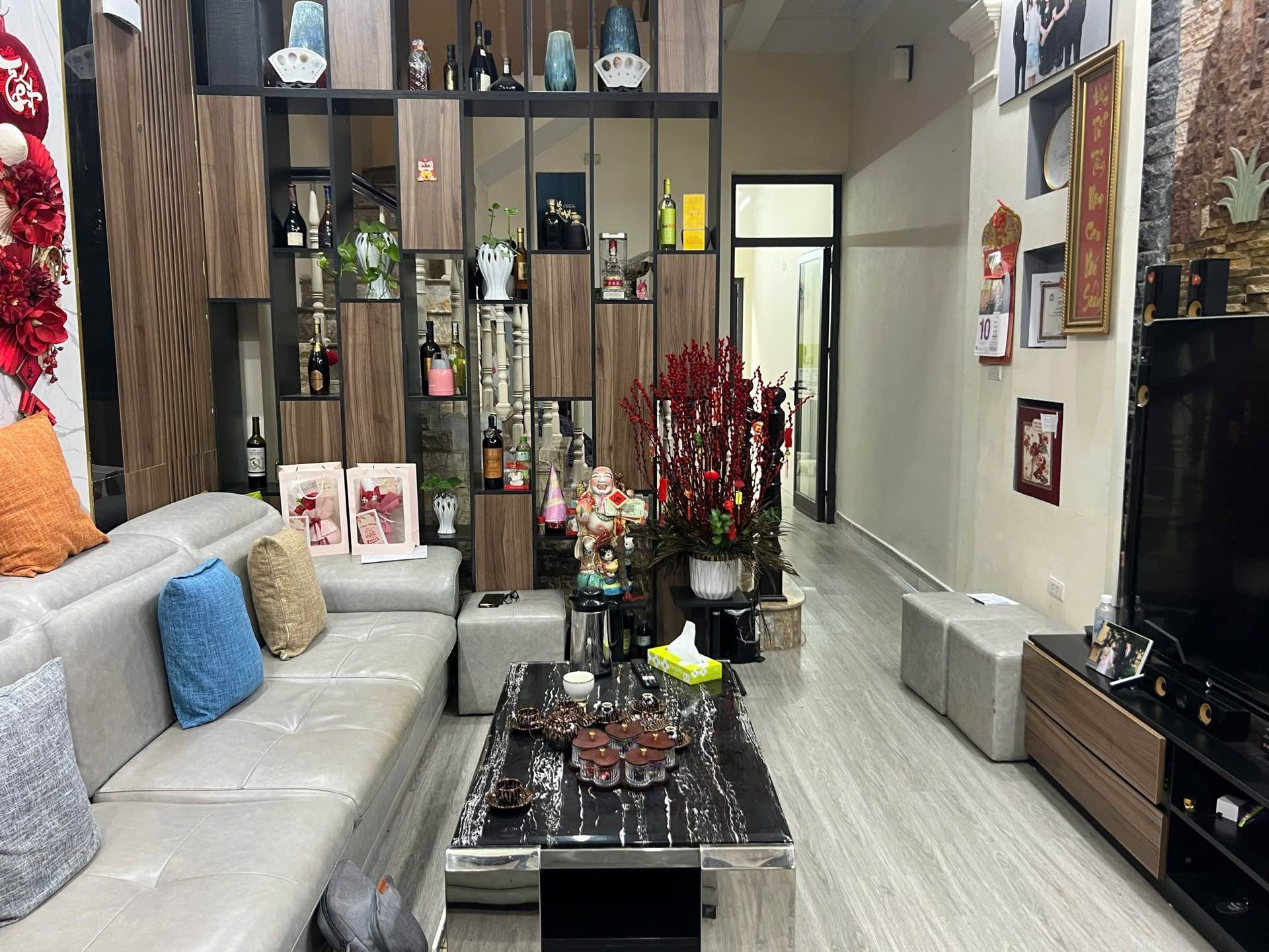 Bán nhà Ngõ 4 Cầu Bươu - diện tích 91m2 4 tầng - Ô TÔ TRÁNH - giá 25 tỷ