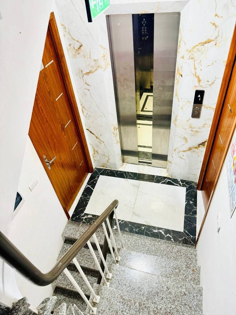 Bán nhà Pháo Đài Láng - diện tích 71m2 7 tầng - Thang máy - giá 27,5 tỷ