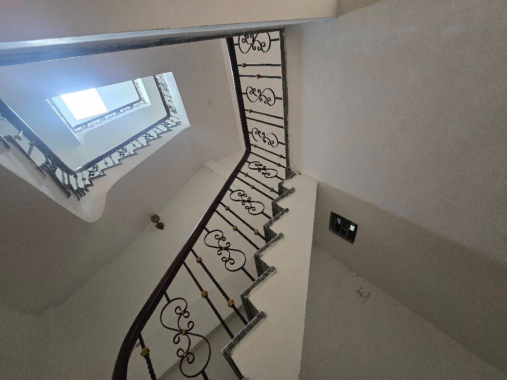 Bán nhà Đại La - diện tích 76m2 5 tầng - Mặt phố kinh doanh sầm uất - giá 44 tỷ