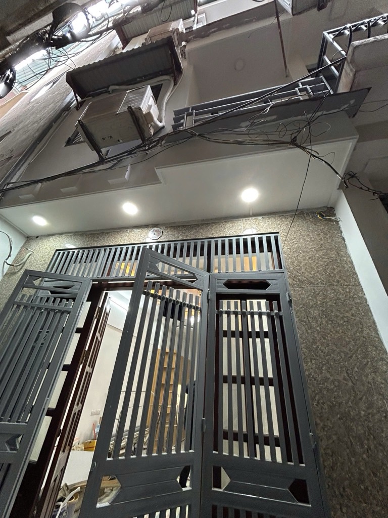 Bán nhà Vĩnh Hưng - diện tích 30m2 5 tầng - Cách ô tô tránh 30m - giá 7,6 tỷ
