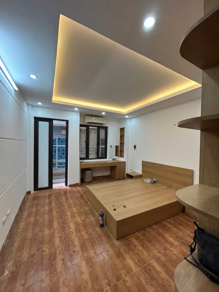 Bán nhà Vĩnh Hưng - diện tích 30m2 5 tầng - Cách ô tô tránh 30m - giá 7,6 tỷ