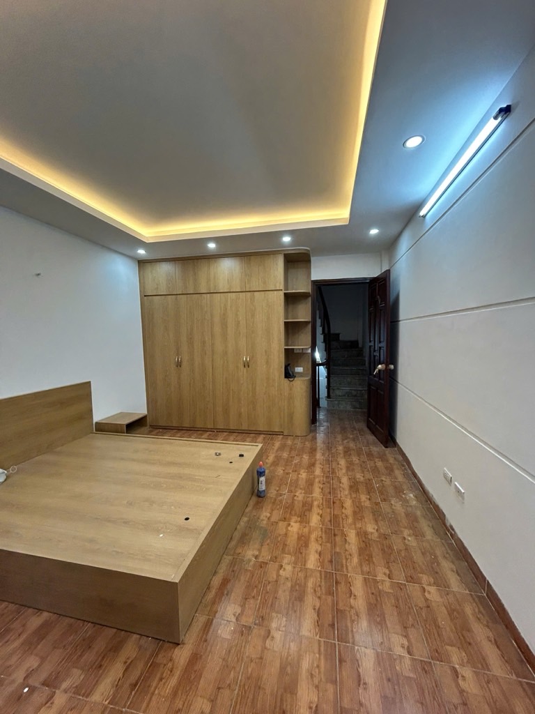 Bán nhà Vĩnh Hưng - diện tích 30m2 5 tầng - Cách ô tô tránh 30m - giá 7,6 tỷ