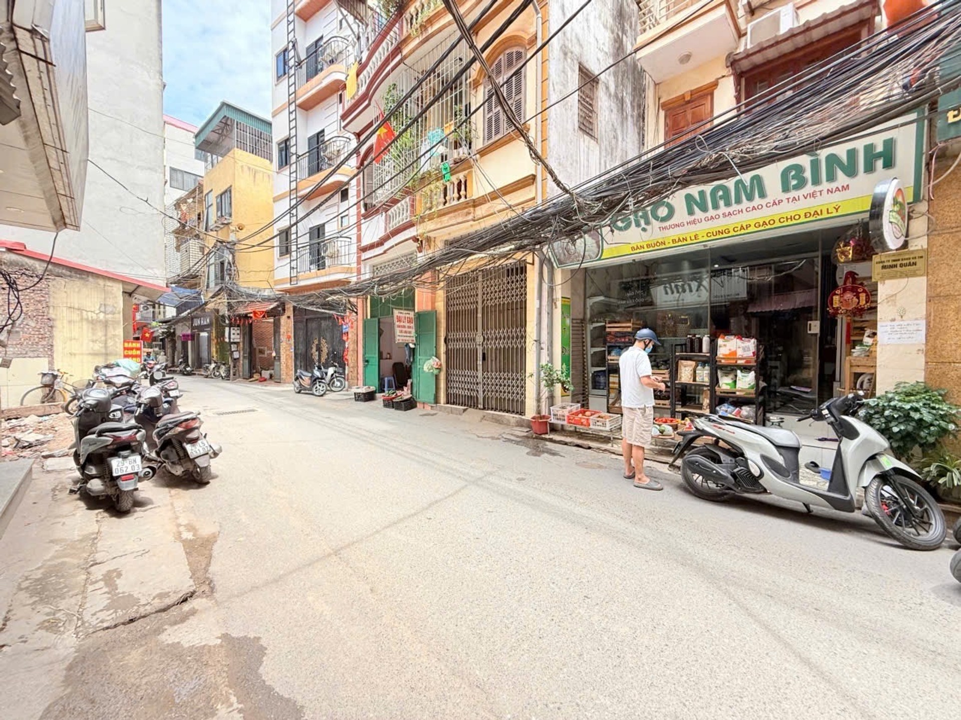 Bán nhà Cự Lộc - diện tích 32m2 6 tầng - Mặt phố lô góc, ô tô tránh - giá 18 tỷ