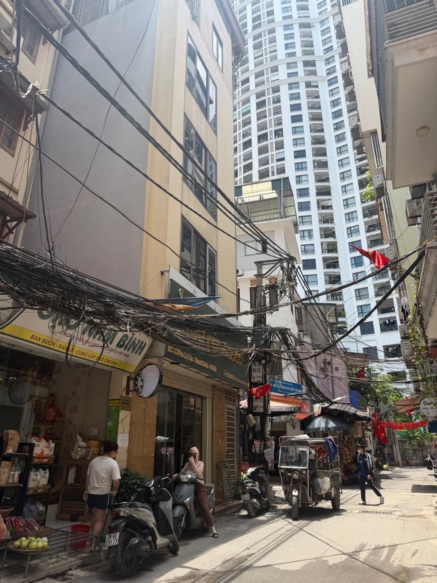 Bán nhà Cự Lộc - diện tích 32m2 6 tầng - Mặt phố lô góc, ô tô tránh - giá 18 tỷ