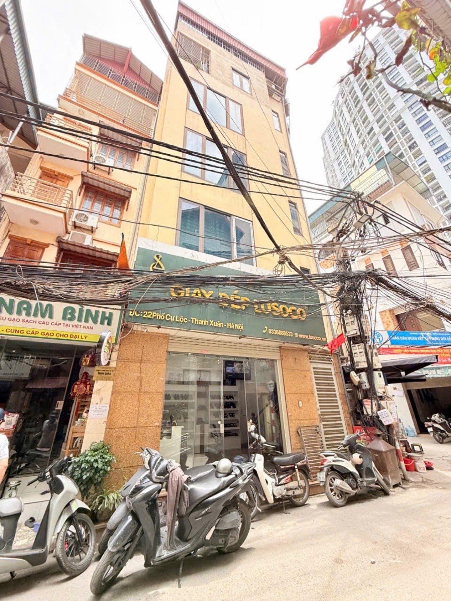 Bán nhà Cự Lộc - diện tích 32m2 6 tầng - Mặt phố lô góc, ô tô tránh - giá 18 tỷ