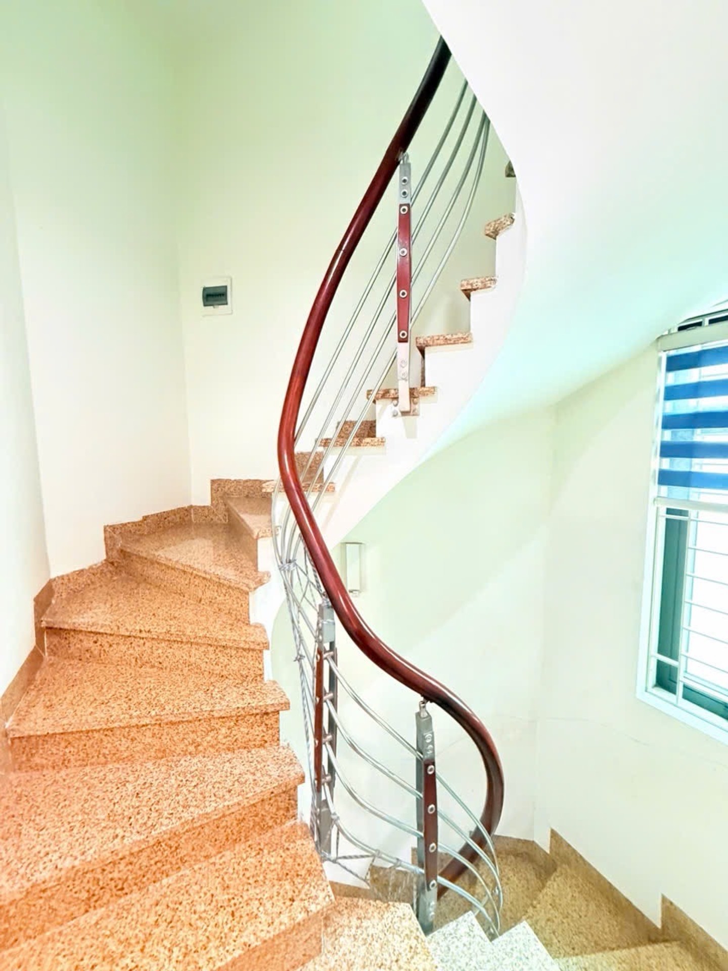 Bán nhà Cự Lộc - diện tích 32m2 6 tầng - Mặt phố lô góc, ô tô tránh - giá 18 tỷ