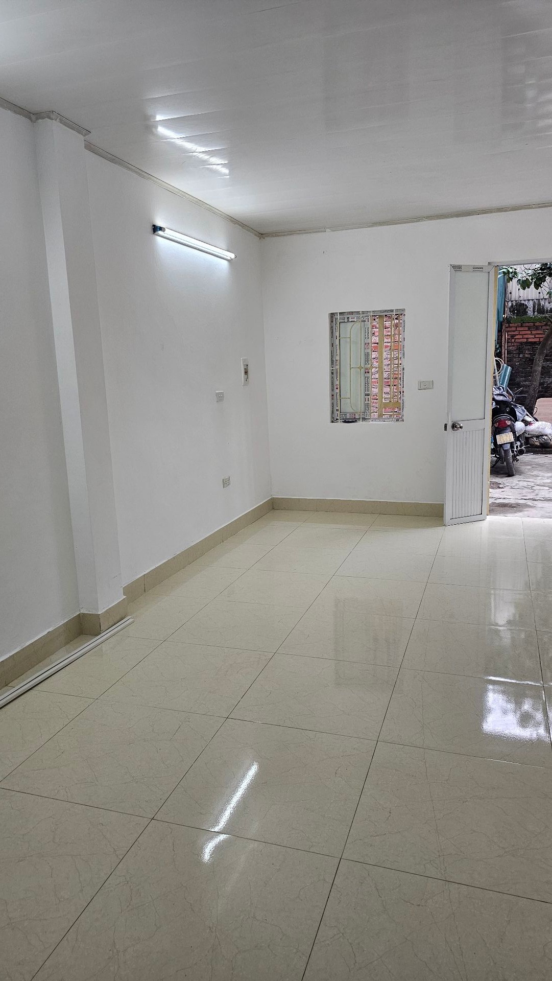 Bán nhà Lĩnh Nam - diện tích 23m2 2 tầng - Nhà 2 tầng nhỏ tiền - giá 1,36 tỷ