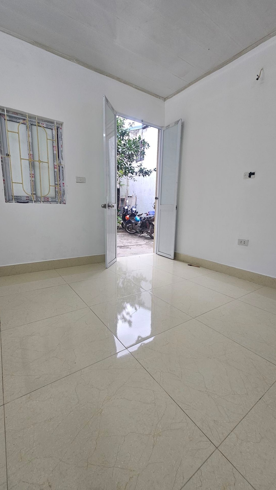 Bán nhà Lĩnh Nam - diện tích 23m2 2 tầng - Nhà 2 tầng nhỏ tiền - giá 1,36 tỷ