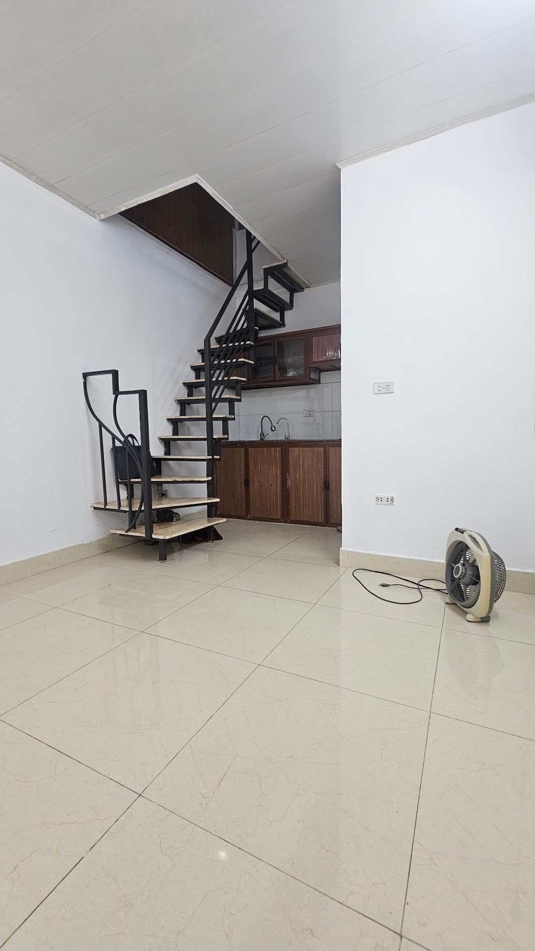 Bán nhà Lĩnh Nam - diện tích 23m2 2 tầng - Nhà 2 tầng nhỏ tiền - giá 1,36 tỷ
