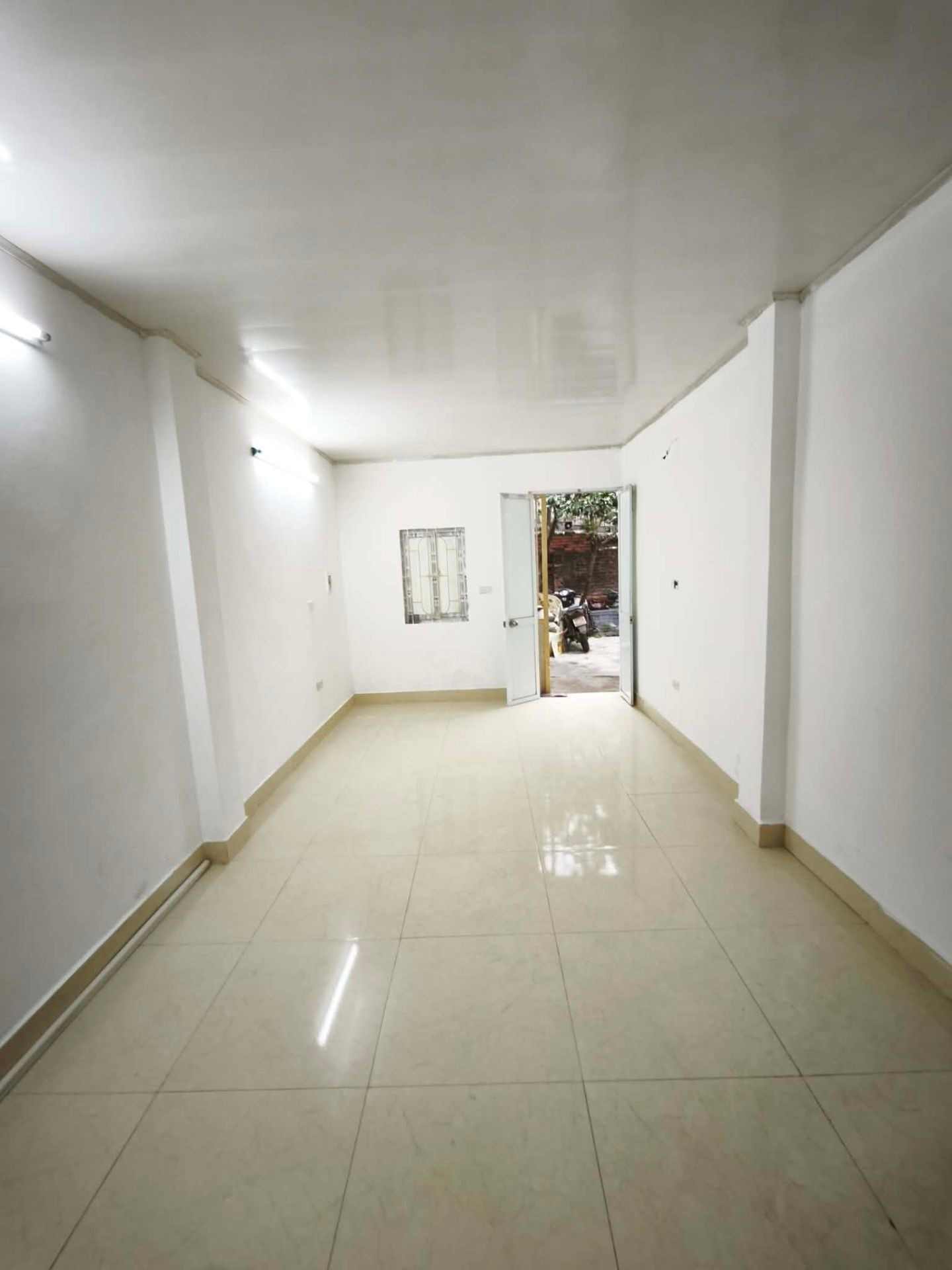 Bán nhà Lĩnh Nam - diện tích 23m2 2 tầng - Nhà 2 tầng nhỏ tiền - giá 1,36 tỷ