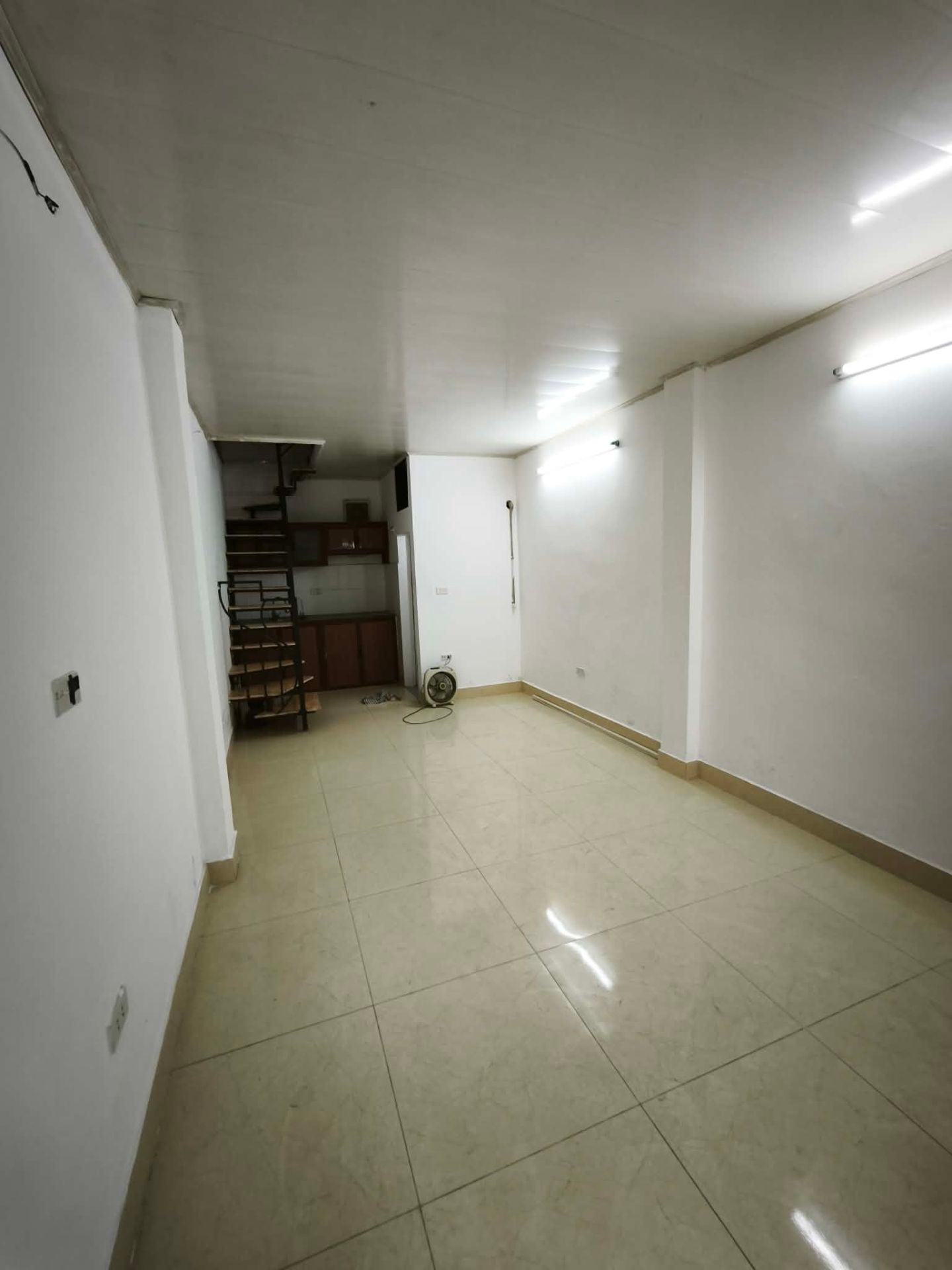 Bán nhà Lĩnh Nam - diện tích 23m2 2 tầng - Nhà 2 tầng nhỏ tiền - giá 1,36 tỷ