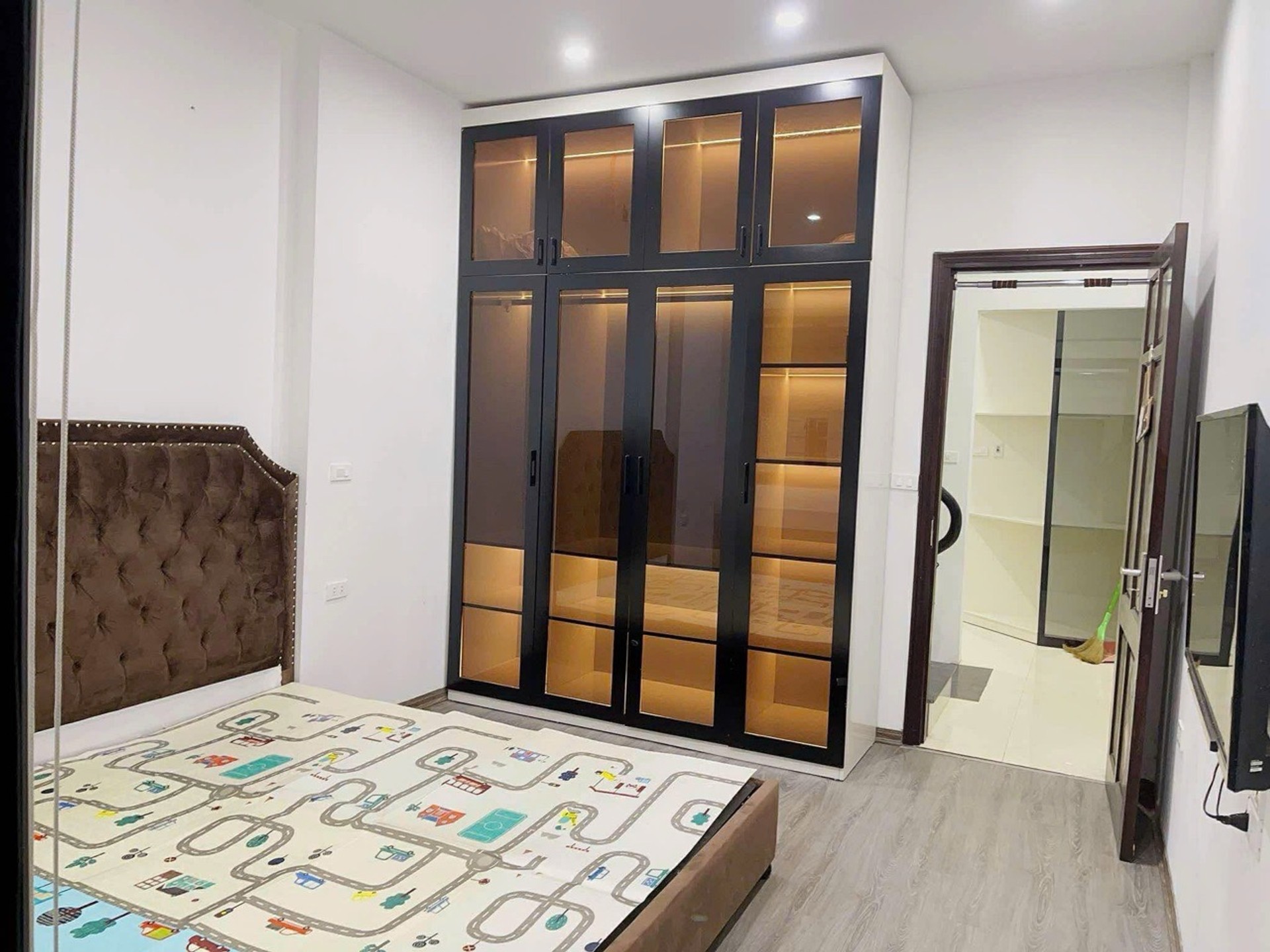Bán nhà Hai Bà Trưng - diện tích 32m2 5 tầng - Ô TÔ CÁCH 20M - giá 6,9 tỷ
