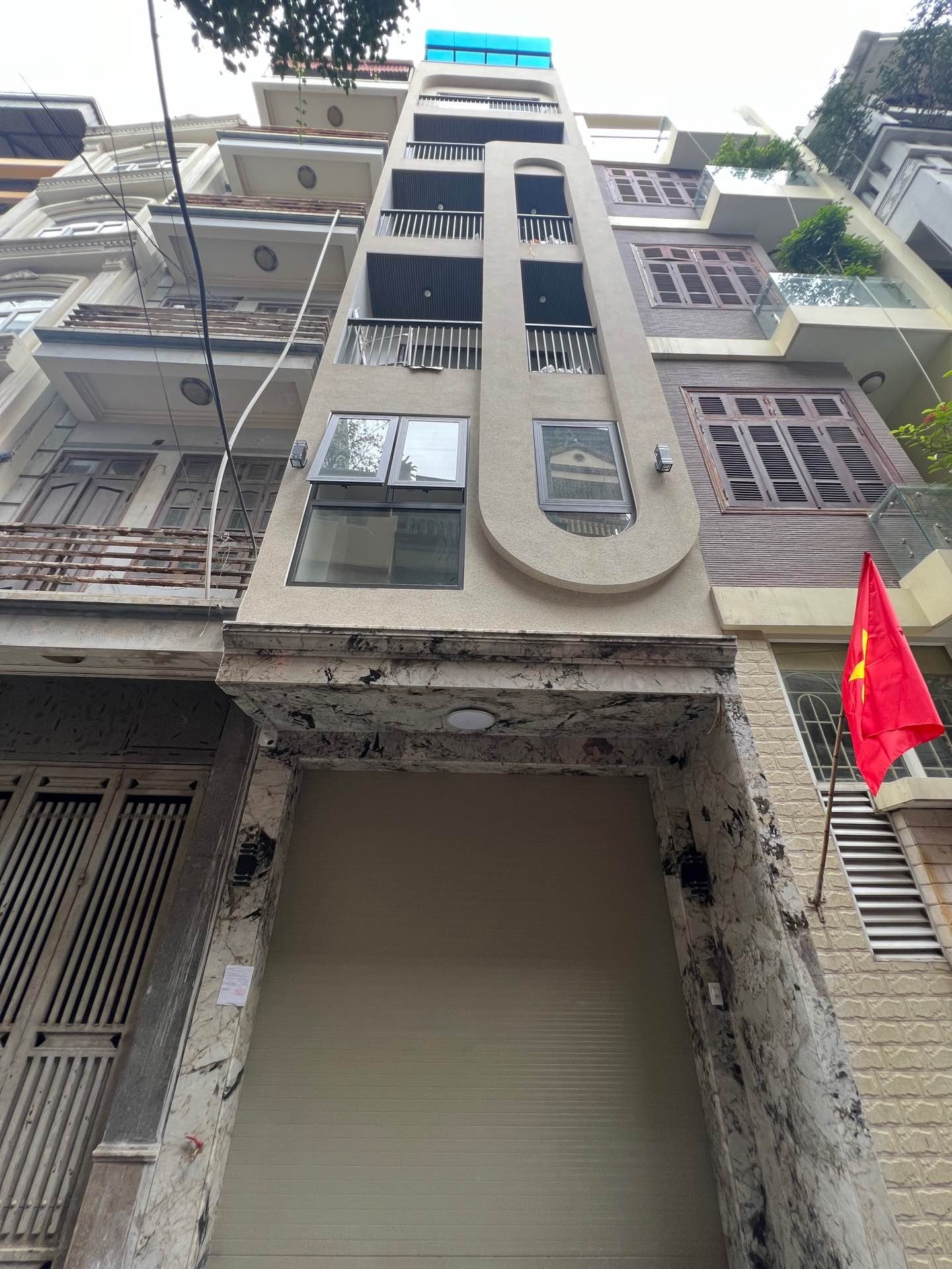 Bán nhà Trung Kính - diện tích 53m2 7 tầng - Ô tô tránh - giá 29,5 tỷ