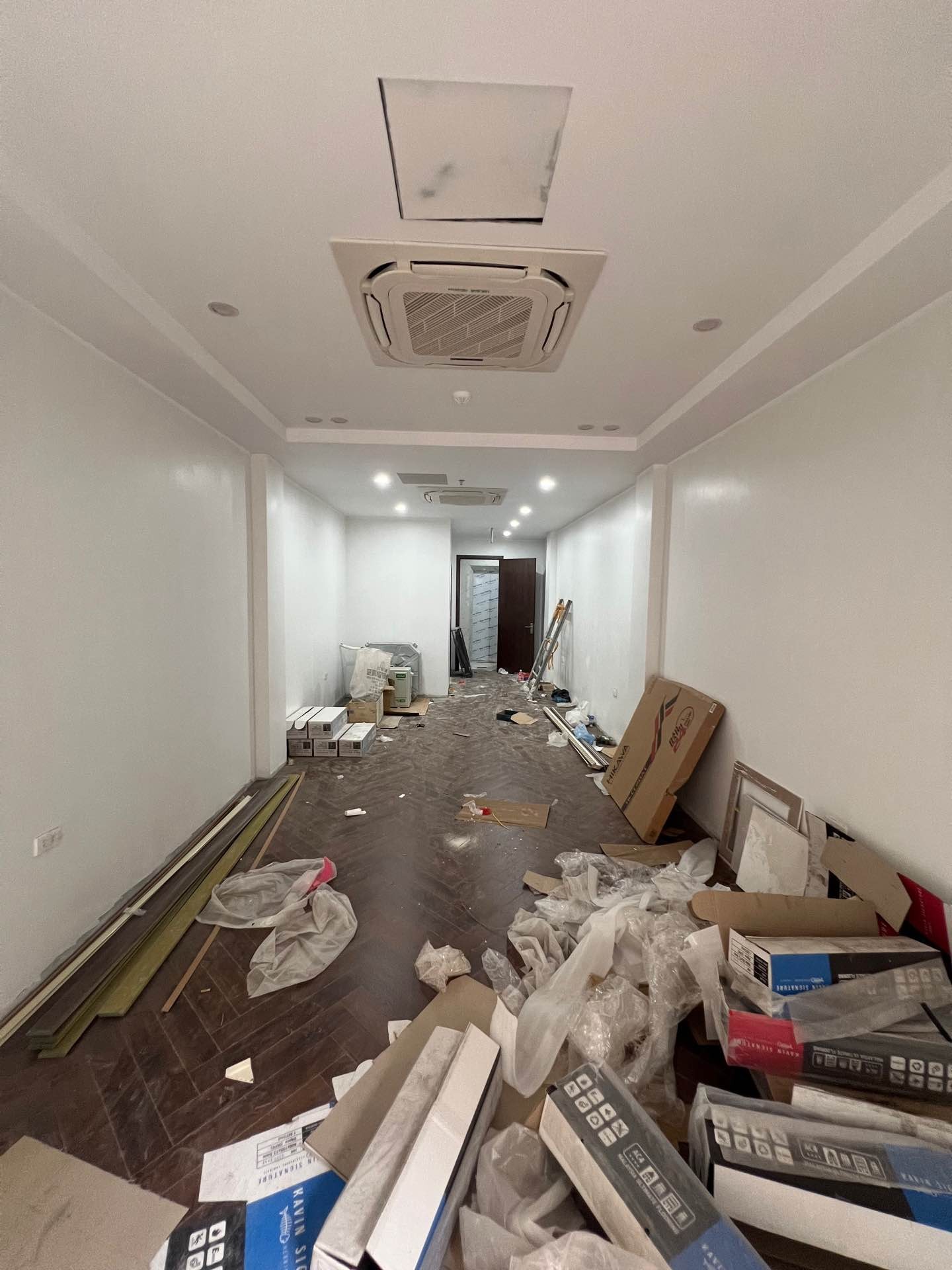 Bán nhà Trung Kính - diện tích 53m2 7 tầng - Ô tô tránh - giá 29,5 tỷ