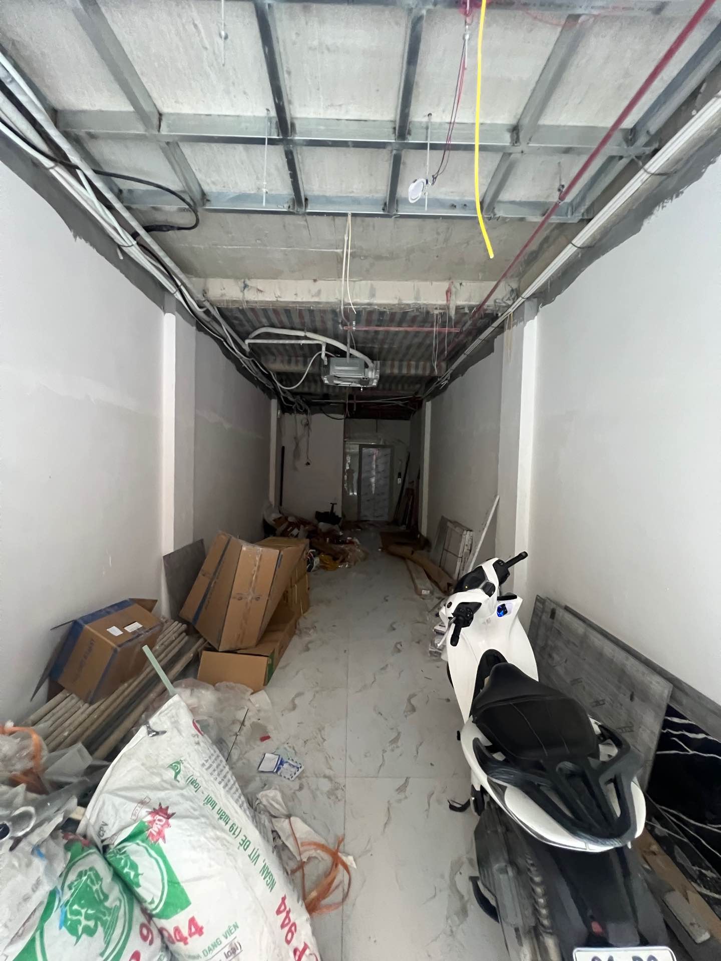 Bán nhà Trung Kính - diện tích 53m2 7 tầng - Ô tô tránh - giá 29,5 tỷ