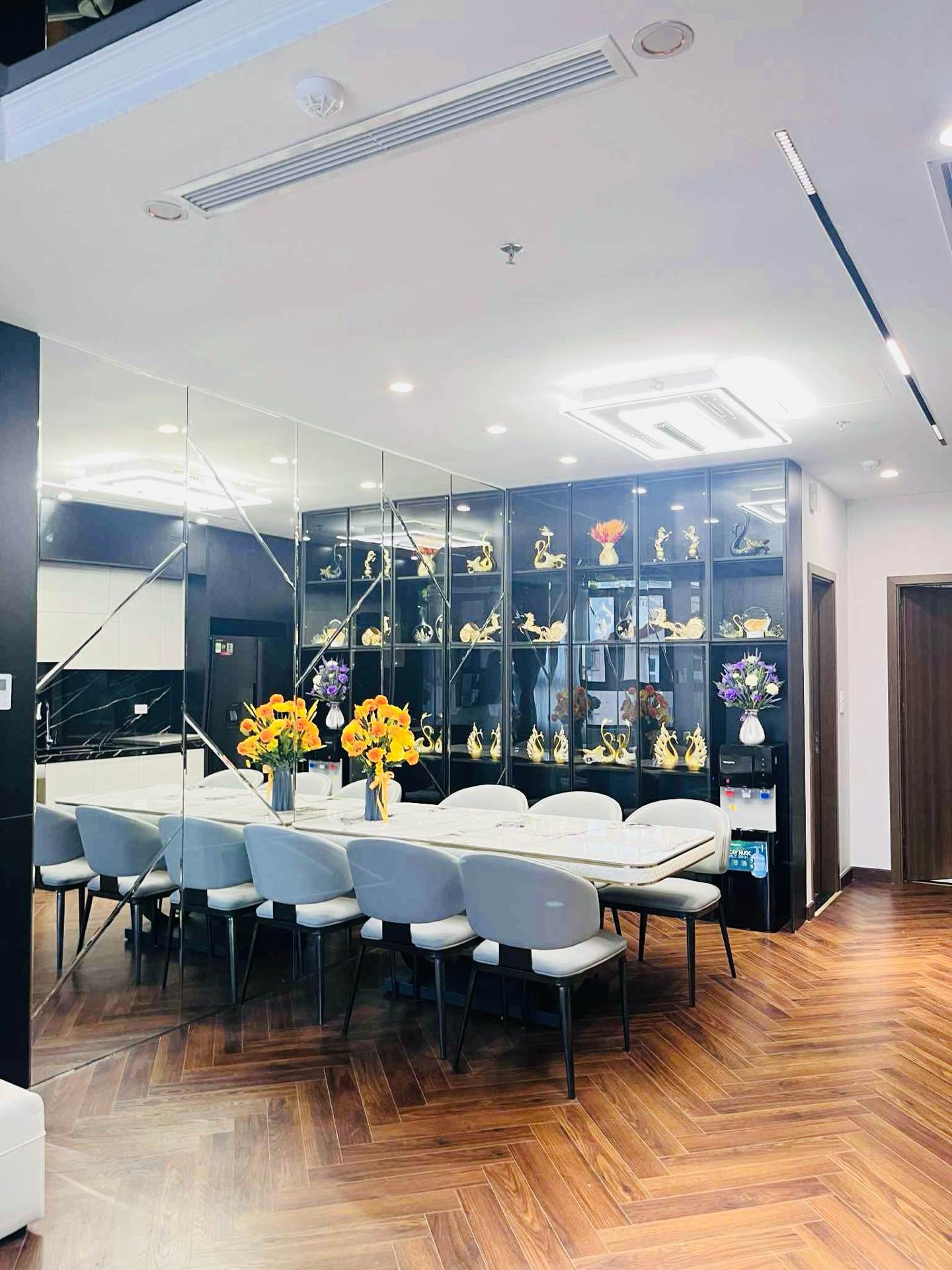 Bán nhà Trung Kính - diện tích 53m2 7 tầng - Ô tô tránh - giá 29,5 tỷ