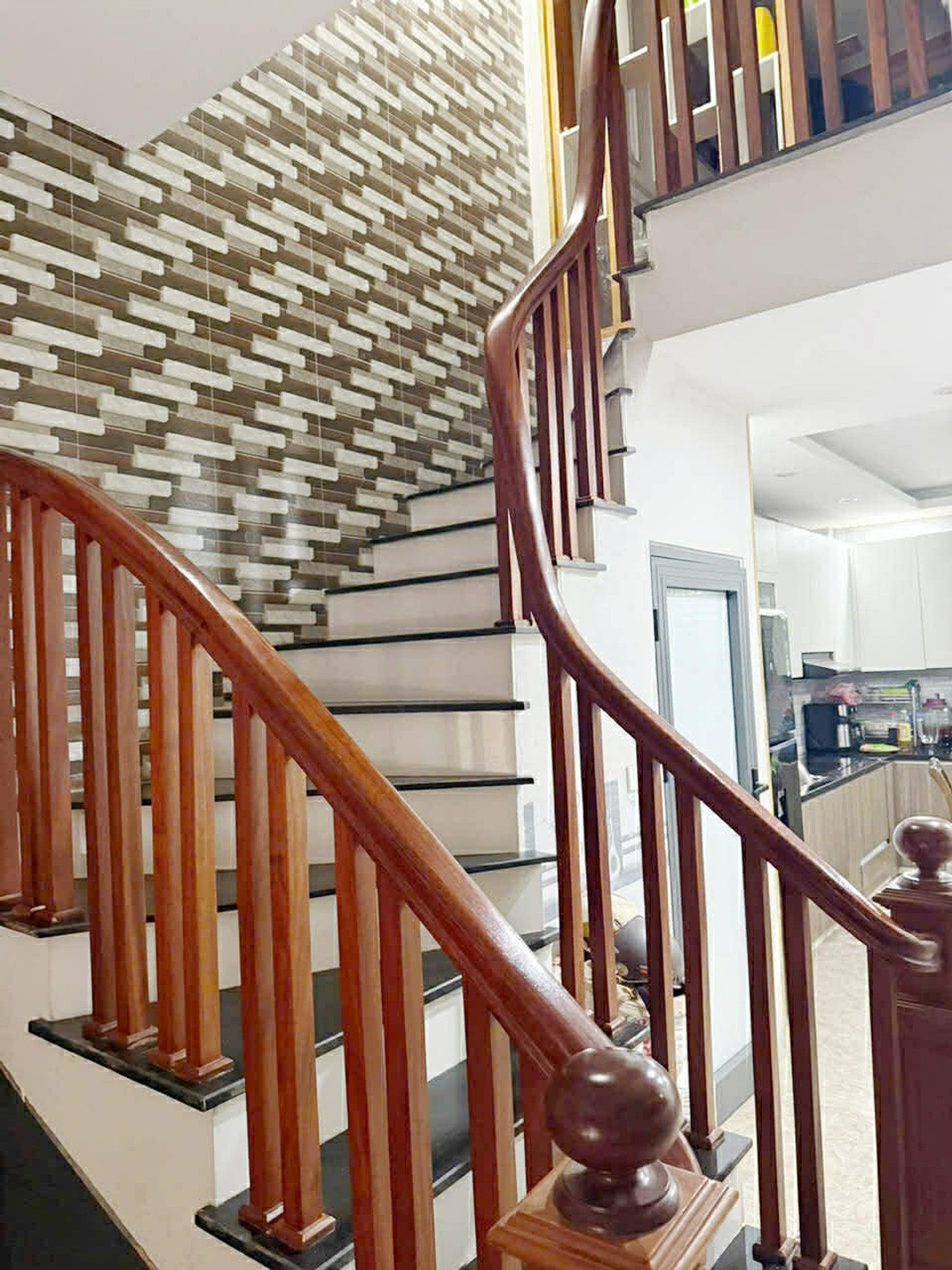 Bán nhà Đông Thiên - diện tích 36m2 5 tầng - Ô tô chạy vòng quanh - giá 12,5 tỷ