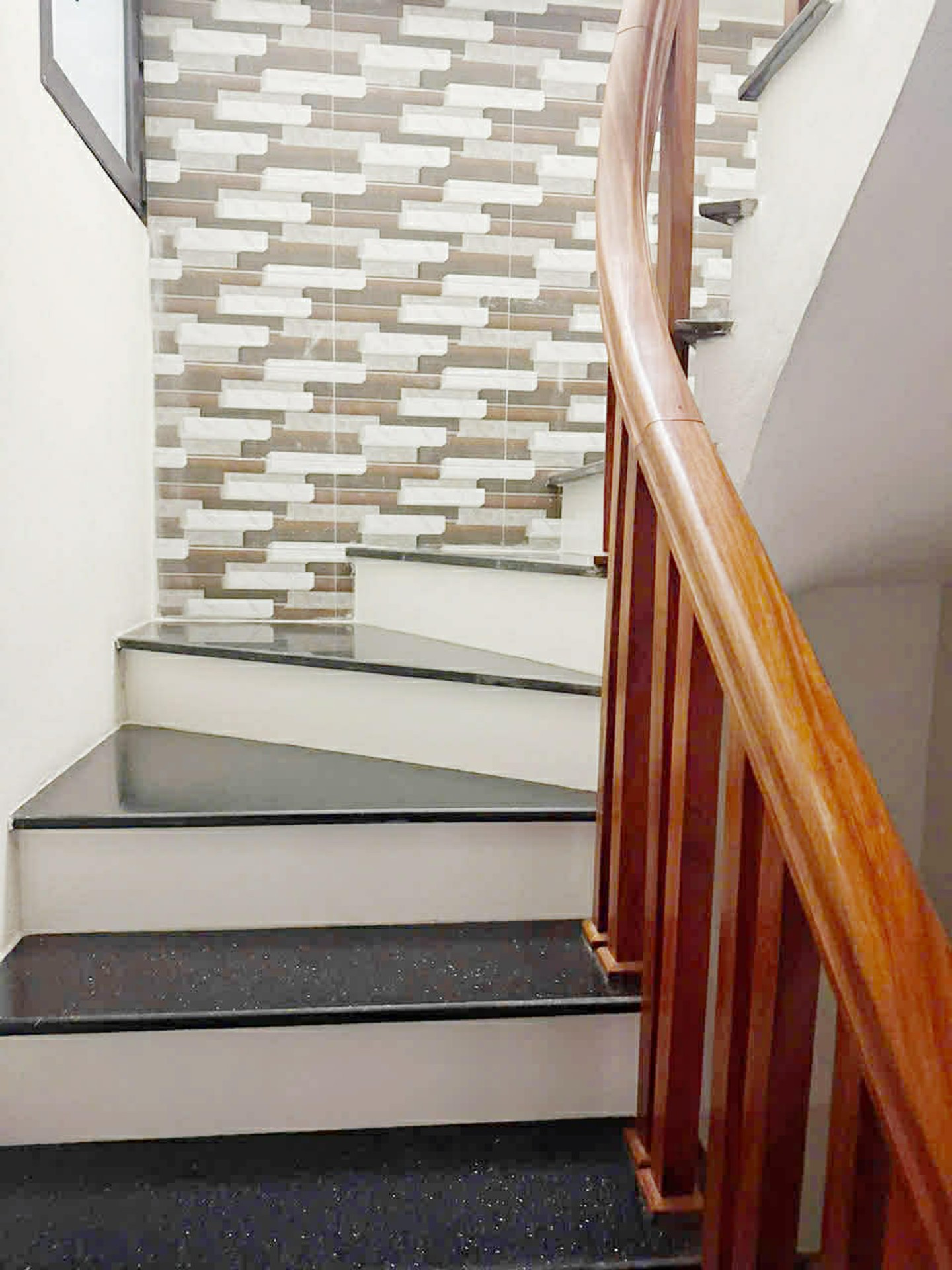 Bán nhà Đông Thiên - diện tích 36m2 5 tầng - Ô tô chạy vòng quanh - giá 12,5 tỷ