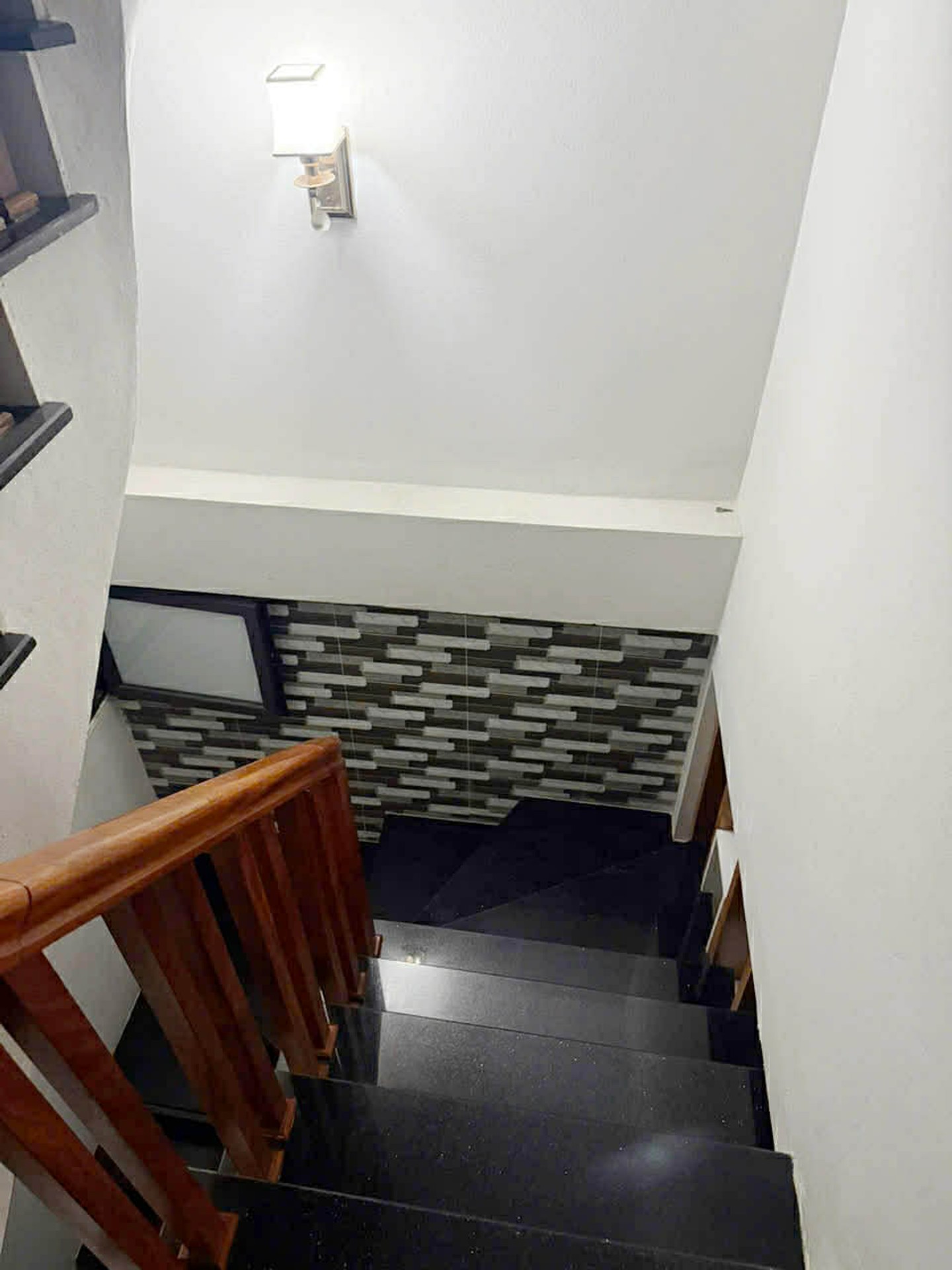 Bán nhà Đông Thiên - diện tích 36m2 5 tầng - Ô tô chạy vòng quanh - giá 12,5 tỷ