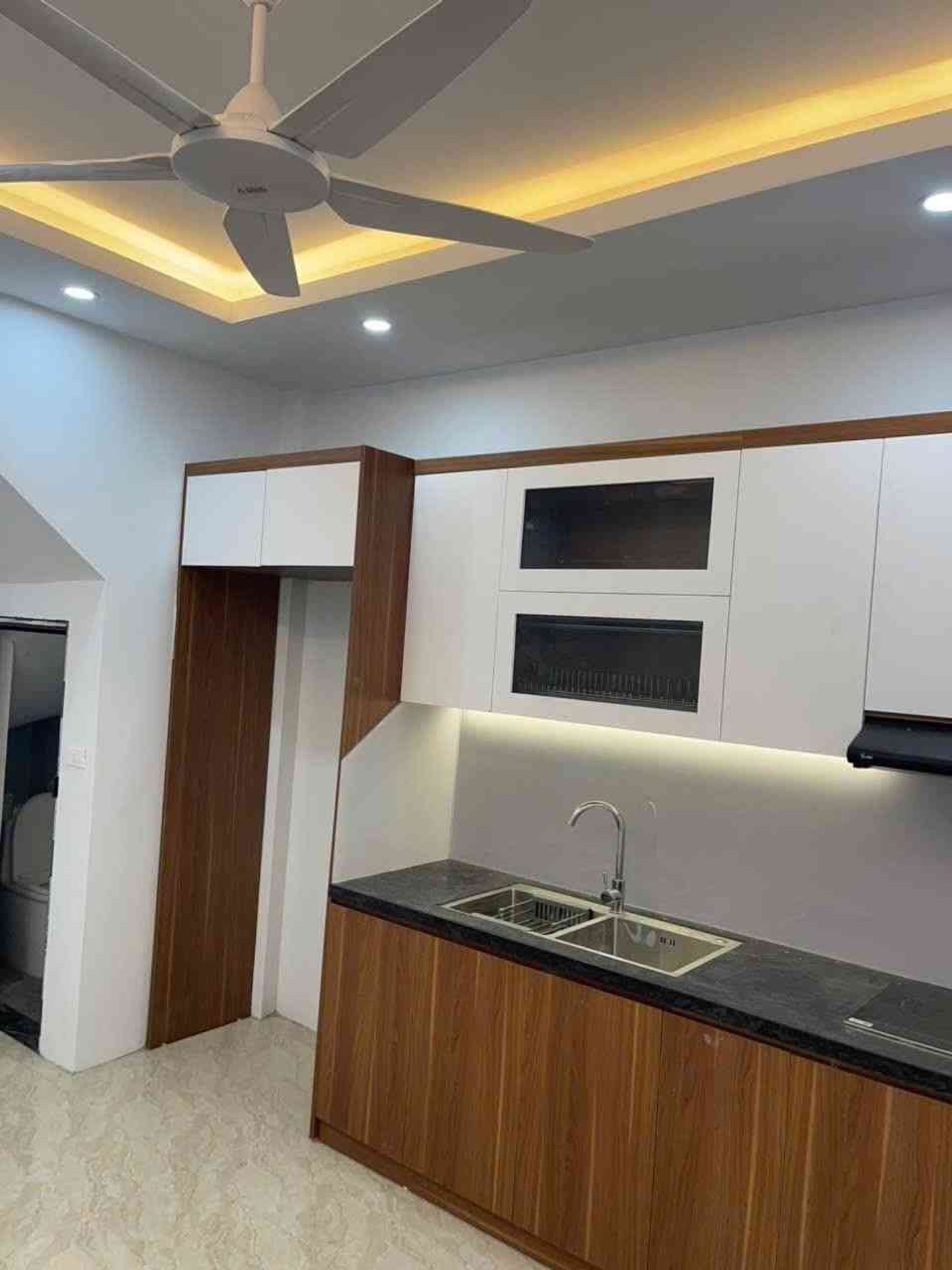Bán nhà Định Công Hạ - diện tích 43m2 3 tầng - ô tô đỗ cửa - giá 2,8 tỷ