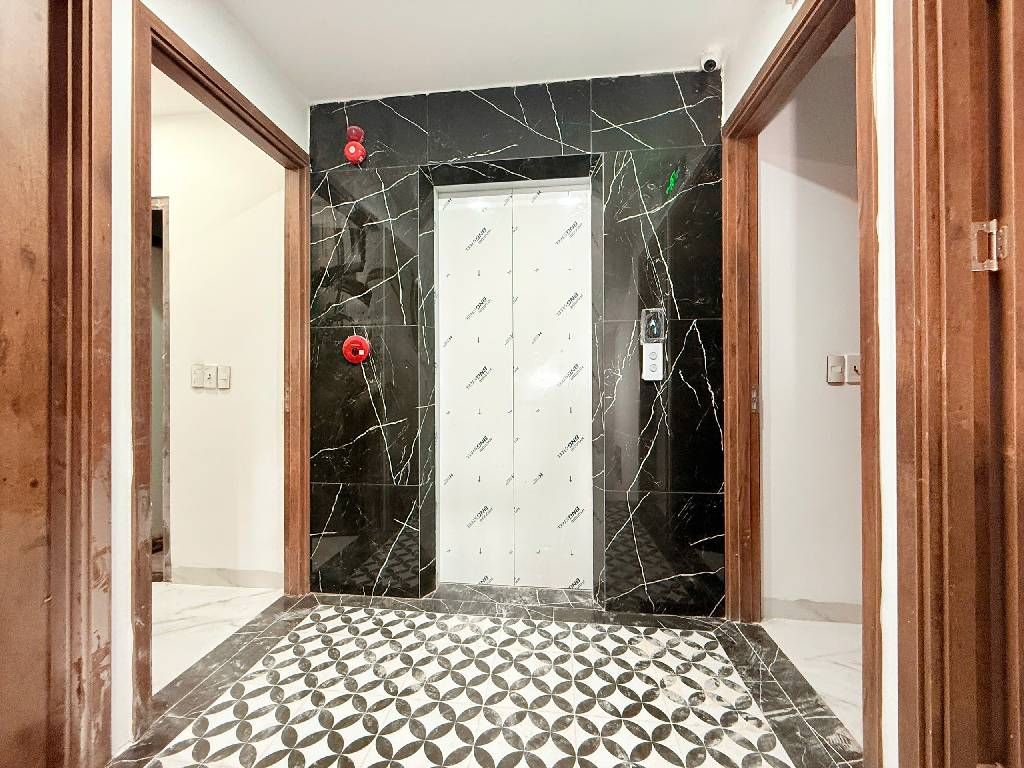 Bán nhà Khương Trung - diện tích 95m2 7 tầng - Ô TÔ TRÁNH - giá 35 tỷ