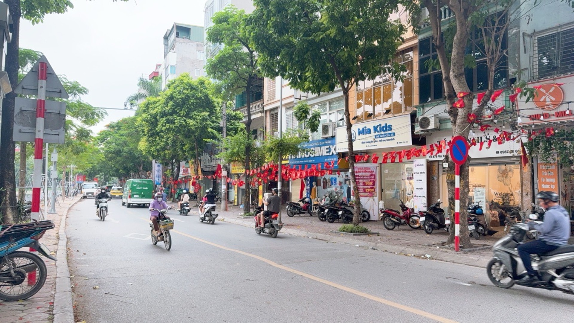 Bán nhà Vũ Tông Phan - diện tích 39m2 4 tầng - Lô góc - giá 30 tỷ