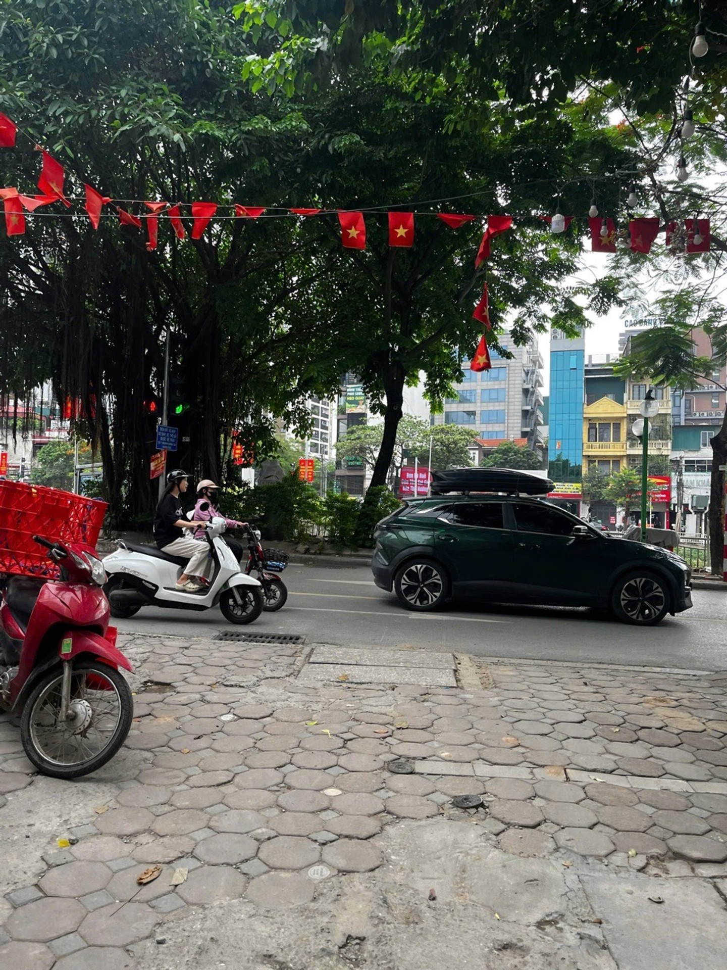Bán nhà Vũ Tông Phan - diện tích 39m2 4 tầng - Lô góc - giá 30 tỷ