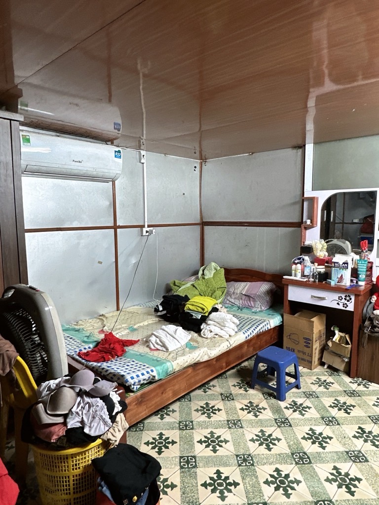 Bán nhà Nguyễn Khoái - diện tích 43m2 1 tầng - Mặt ngõ ba gác - giá 4,2 tỷ