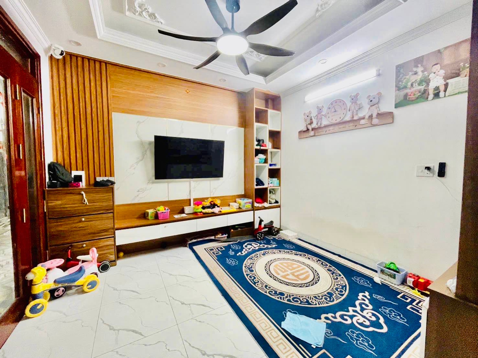 Bán nhà Định Công - diện tích 30m2 5 tầng - Ô tô đỗ cửa - giá 8,8 tỷ