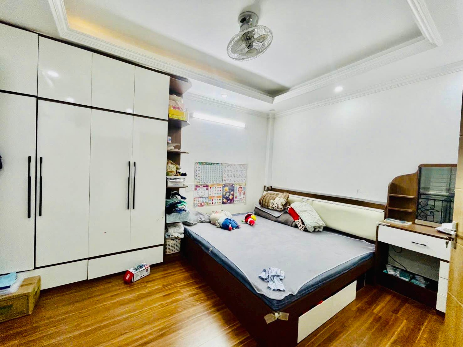 Bán nhà Định Công - diện tích 30m2 5 tầng - Ô tô đỗ cửa - giá 8,8 tỷ