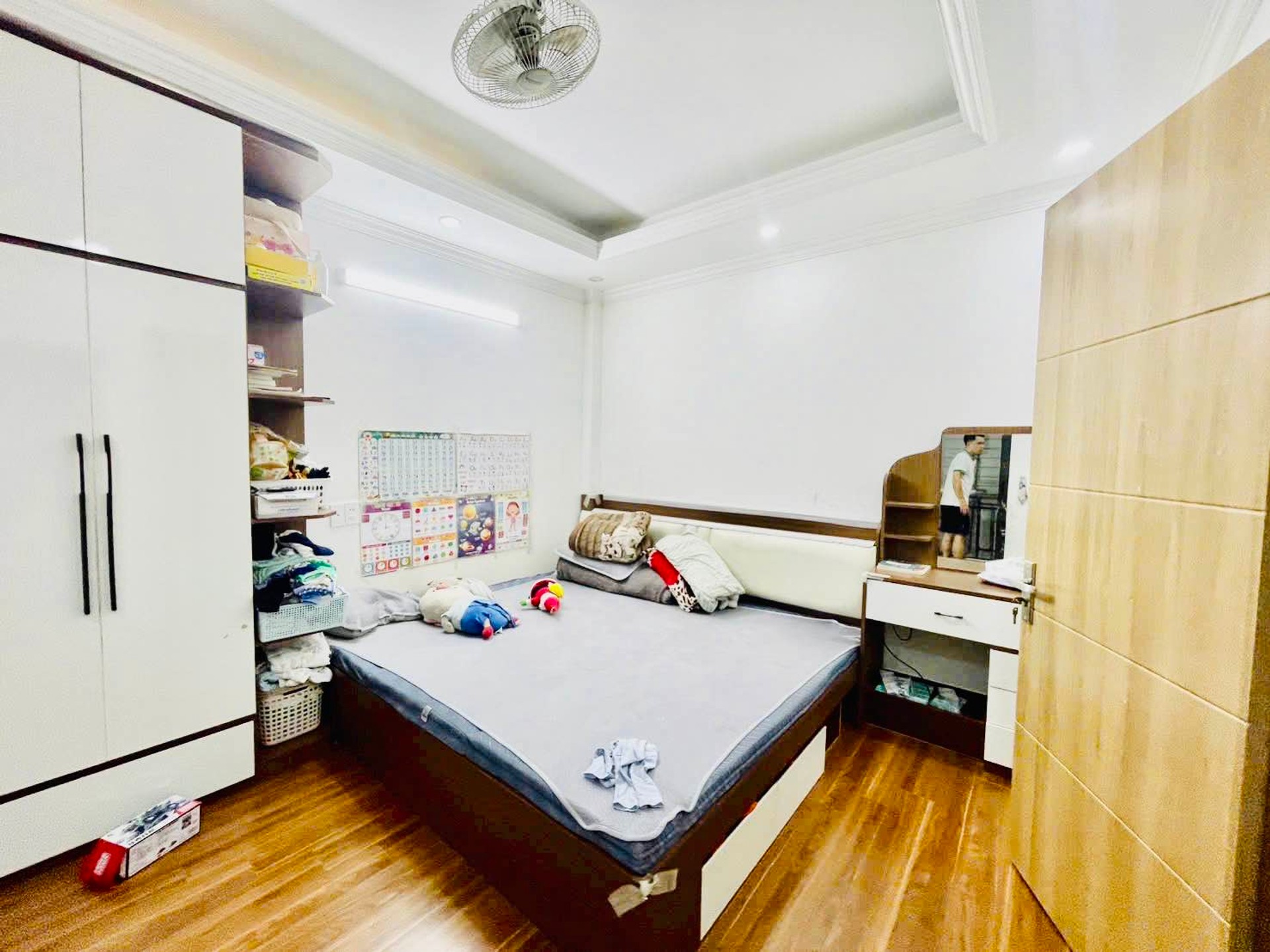 Bán nhà Định Công - diện tích 30m2 5 tầng - Ô tô đỗ cửa - giá 8,8 tỷ