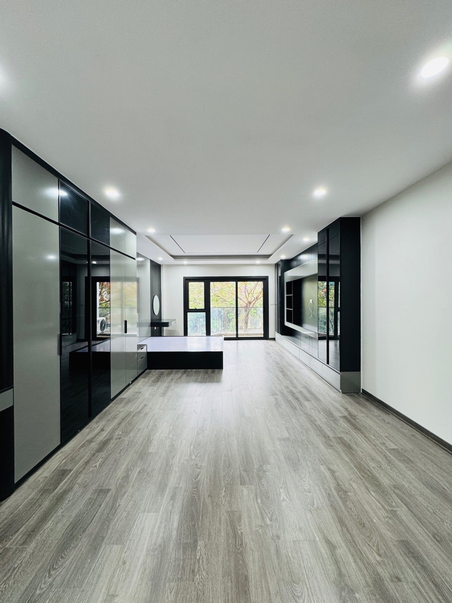 Bán nhà Bờ Sống Sét - diện tích 60m2 7 tầng - Nhà mặt phố kinh doanh sầm uất - giá 29,8 tỷ