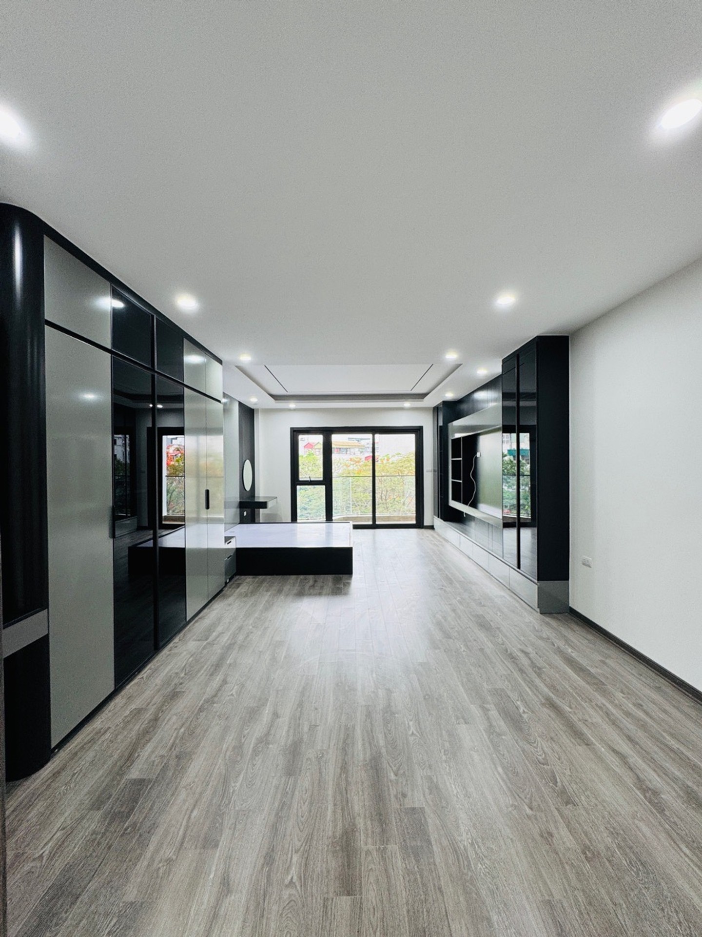 Bán nhà Bờ Sống Sét - diện tích 60m2 7 tầng - Nhà mặt phố kinh doanh sầm uất - giá 29,8 tỷ
