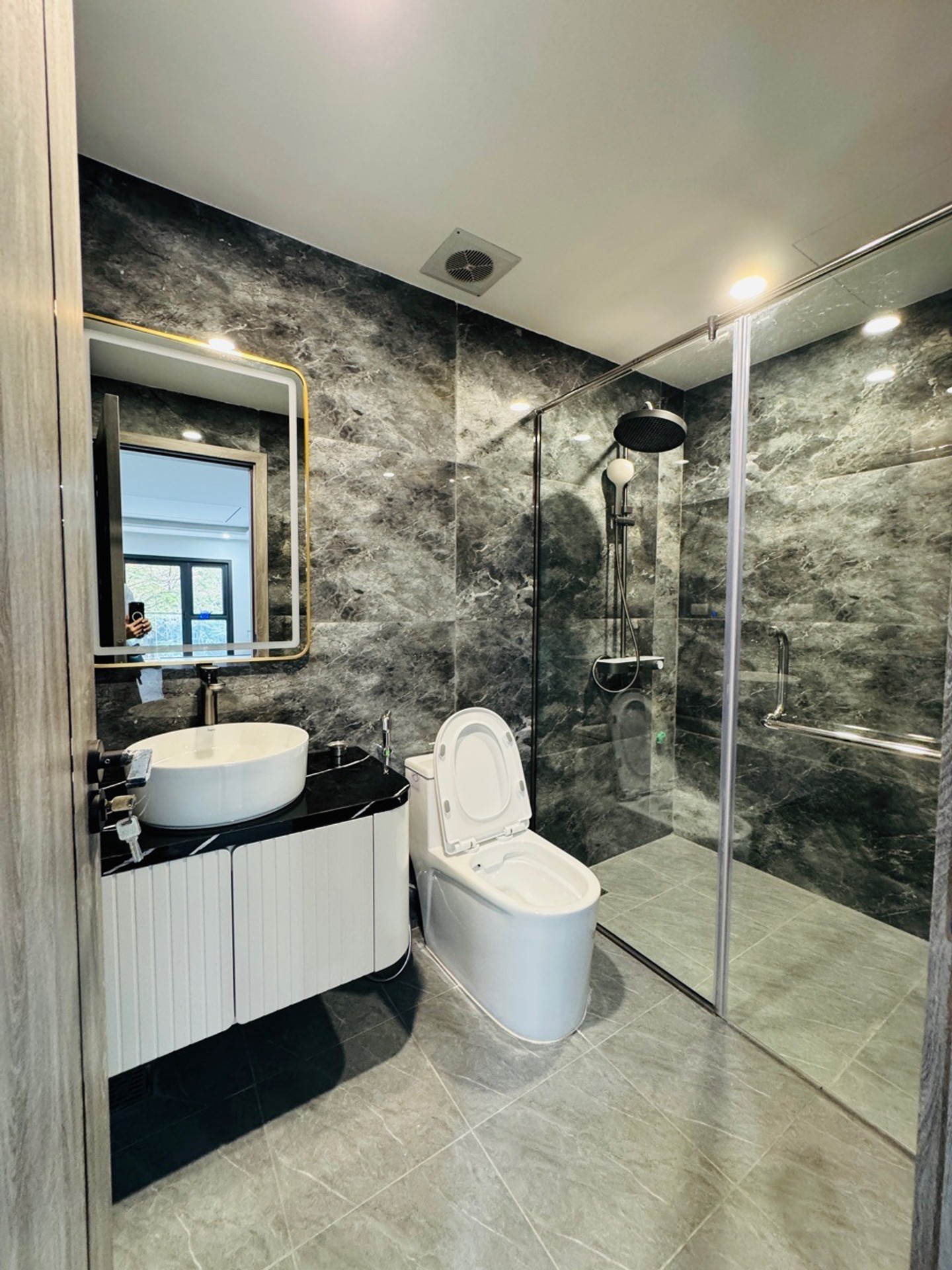 Bán nhà Bờ Sống Sét - diện tích 60m2 7 tầng - Nhà mặt phố kinh doanh sầm uất - giá 29,8 tỷ