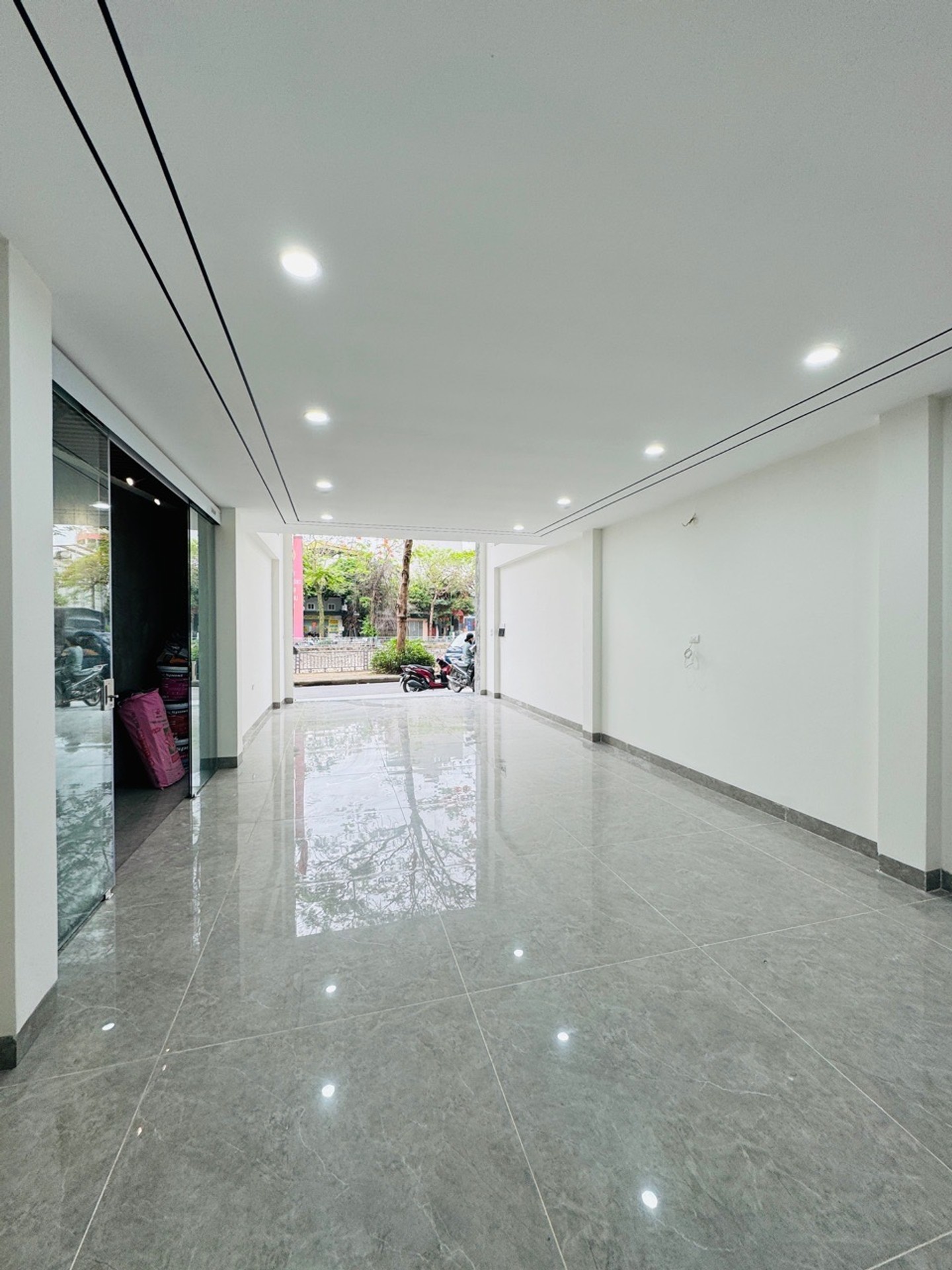 Bán nhà Bờ Sống Sét - diện tích 60m2 7 tầng - Nhà mặt phố kinh doanh sầm uất - giá 29,8 tỷ