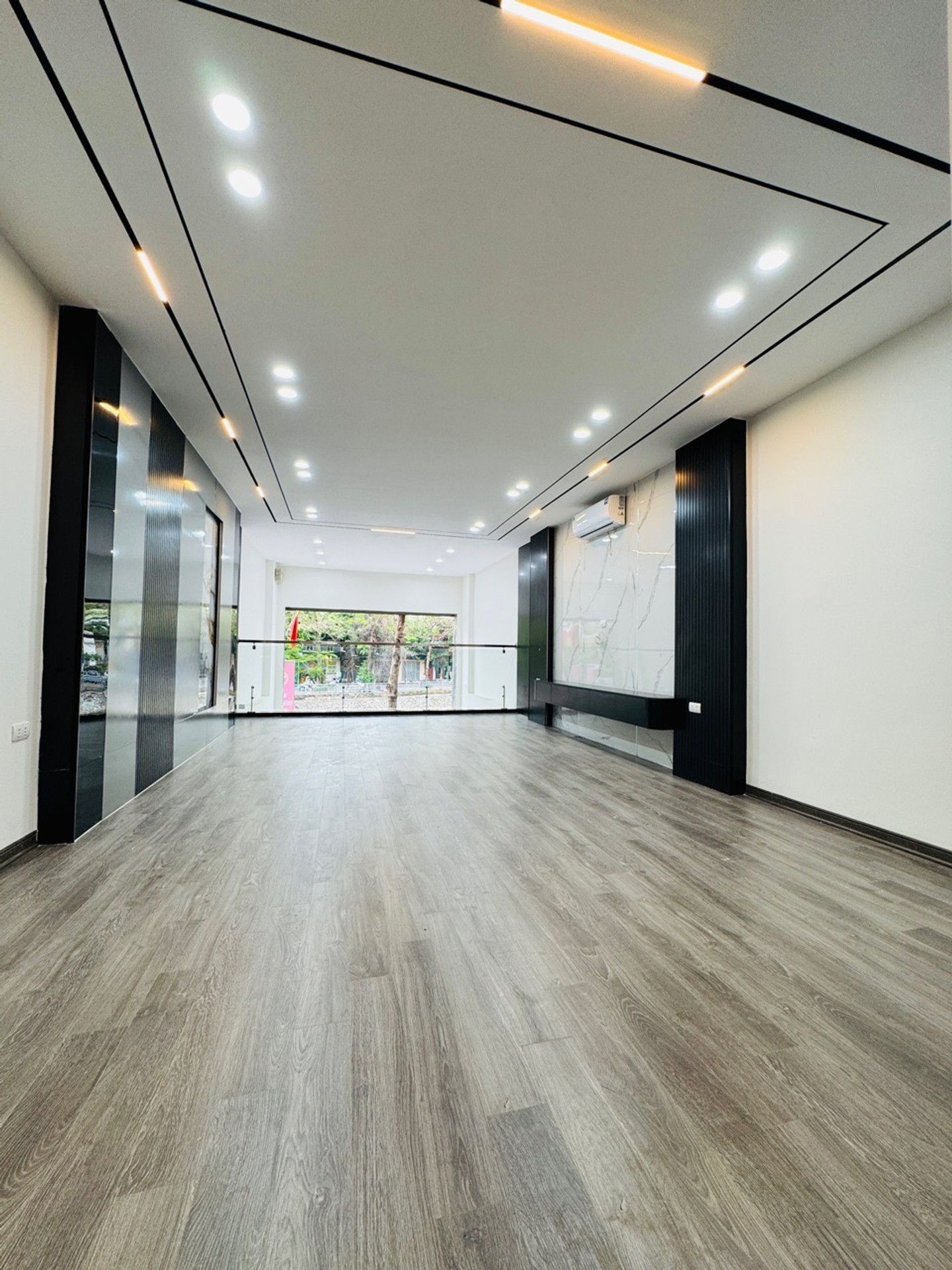 Bán nhà Bờ Sống Sét - diện tích 60m2 7 tầng - Nhà mặt phố kinh doanh sầm uất - giá 29,8 tỷ