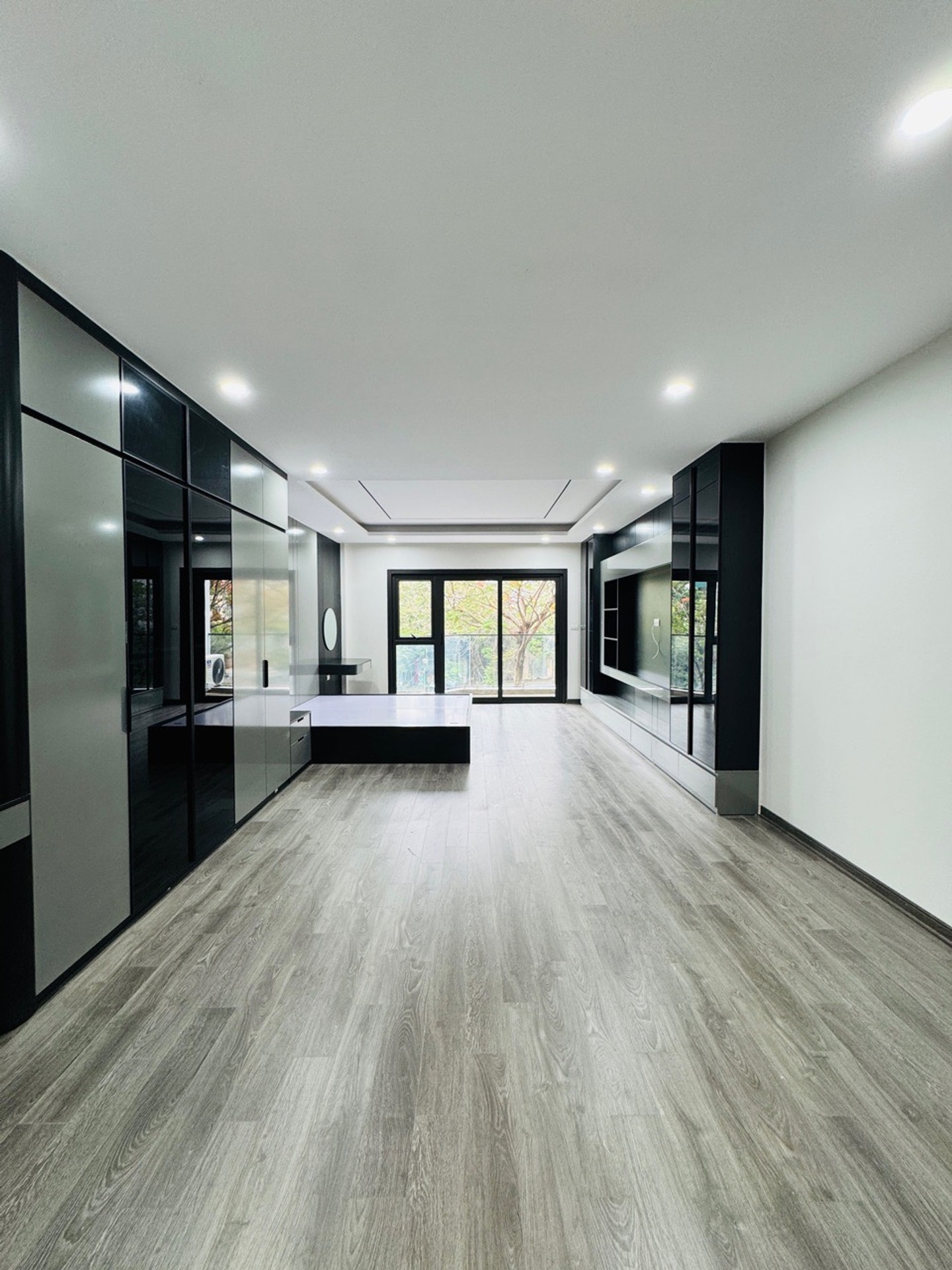 Bán nhà Bờ Sống Sét - diện tích 60m2 7 tầng - Nhà mặt phố kinh doanh sầm uất - giá 29,8 tỷ