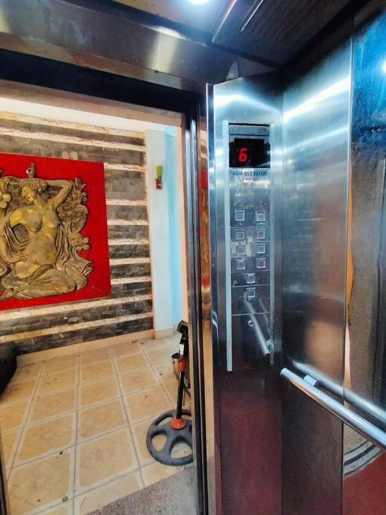 Bán nhà Triều Khúc - diện tích 146m2 5 tầng - Ô tô tránh - giá 32,9 tỷ