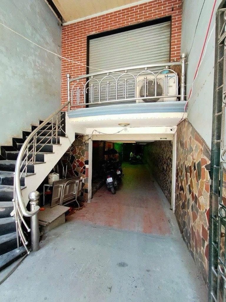 Bán nhà Triều Khúc - diện tích 146m2 5 tầng - Ô tô tránh - giá 32,9 tỷ