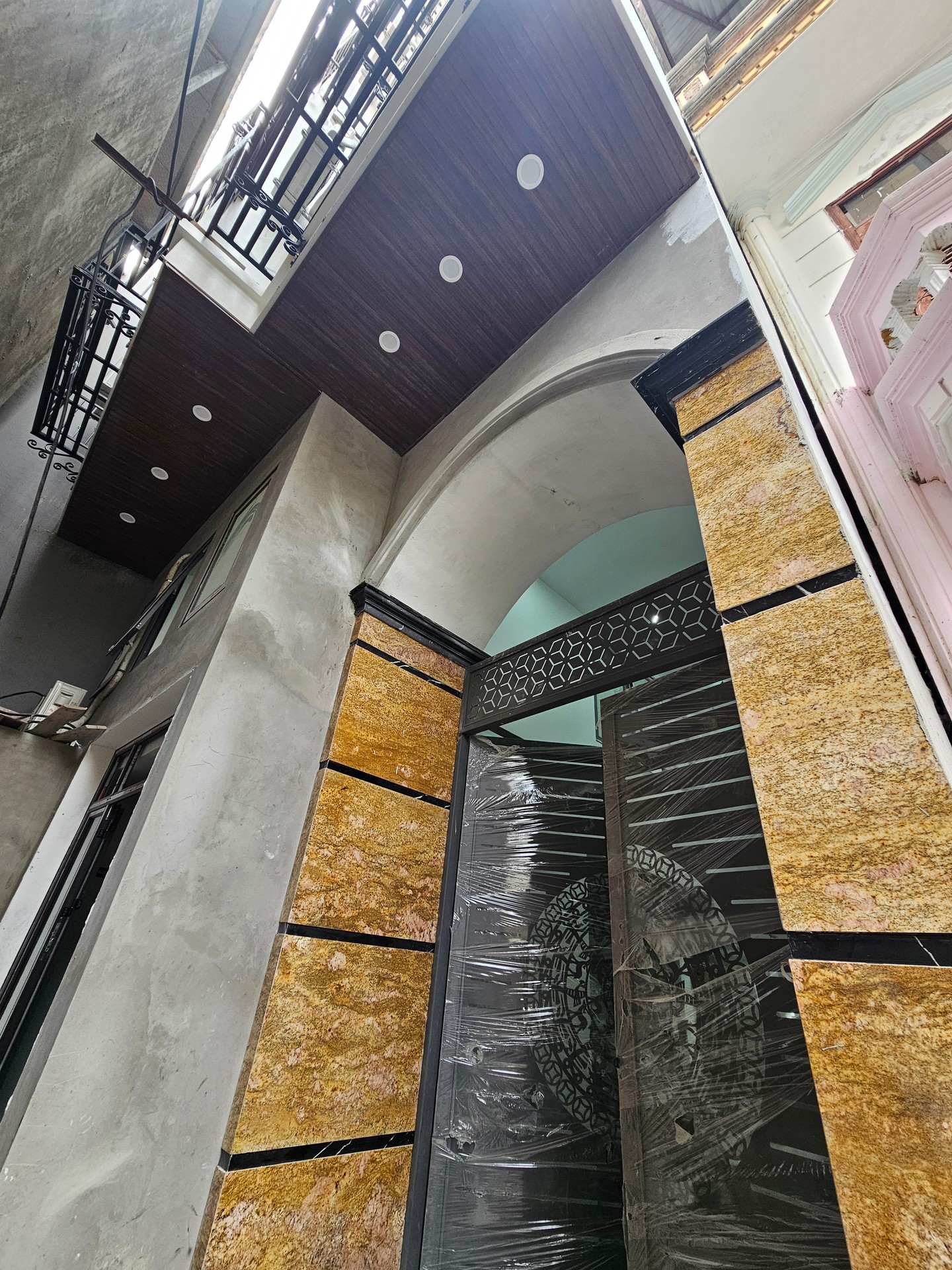 Bán nhà Định Công - diện tích 105m2 7 tầng - Thoáng trước, sau - giá 31,5 tỷ