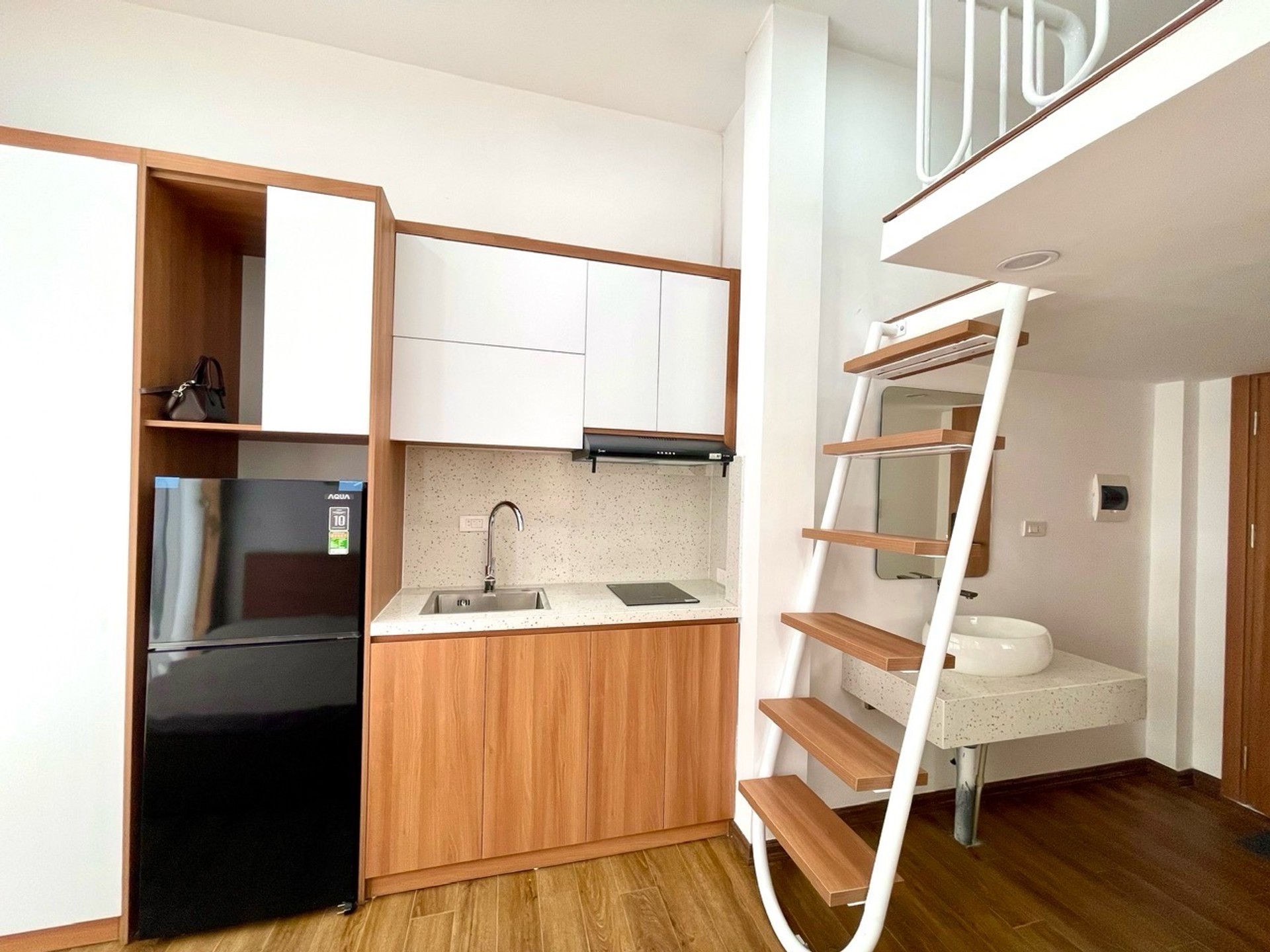Bán nhà Ngõ Quỳnh - diện tích 91m2 6 tầng - Lô góc, thang máy - giá 22,3 tỷ
