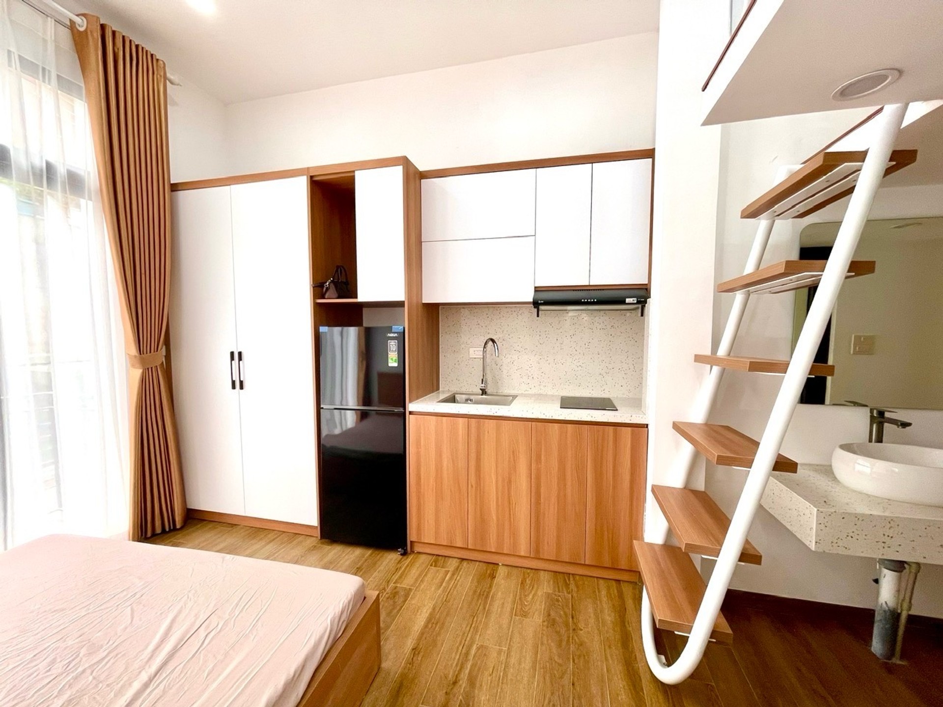 Bán nhà Ngõ Quỳnh - diện tích 91m2 6 tầng - Lô góc, thang máy - giá 22,3 tỷ