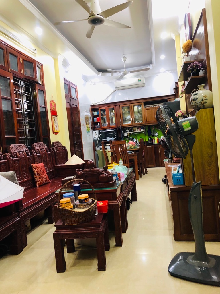 Bán nhà Đường Khương Đình - diện tích 220m2 4 tầng - Nhà đẹp vị trí hiếm - giá 27 tỷ