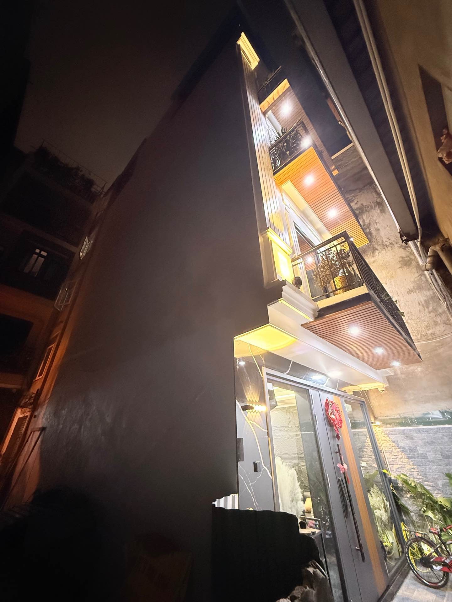 Bán nhà Vĩnh Tuy - diện tích 62m2 5 tầng - Ô tô tránh - giá 17,5 tỷ