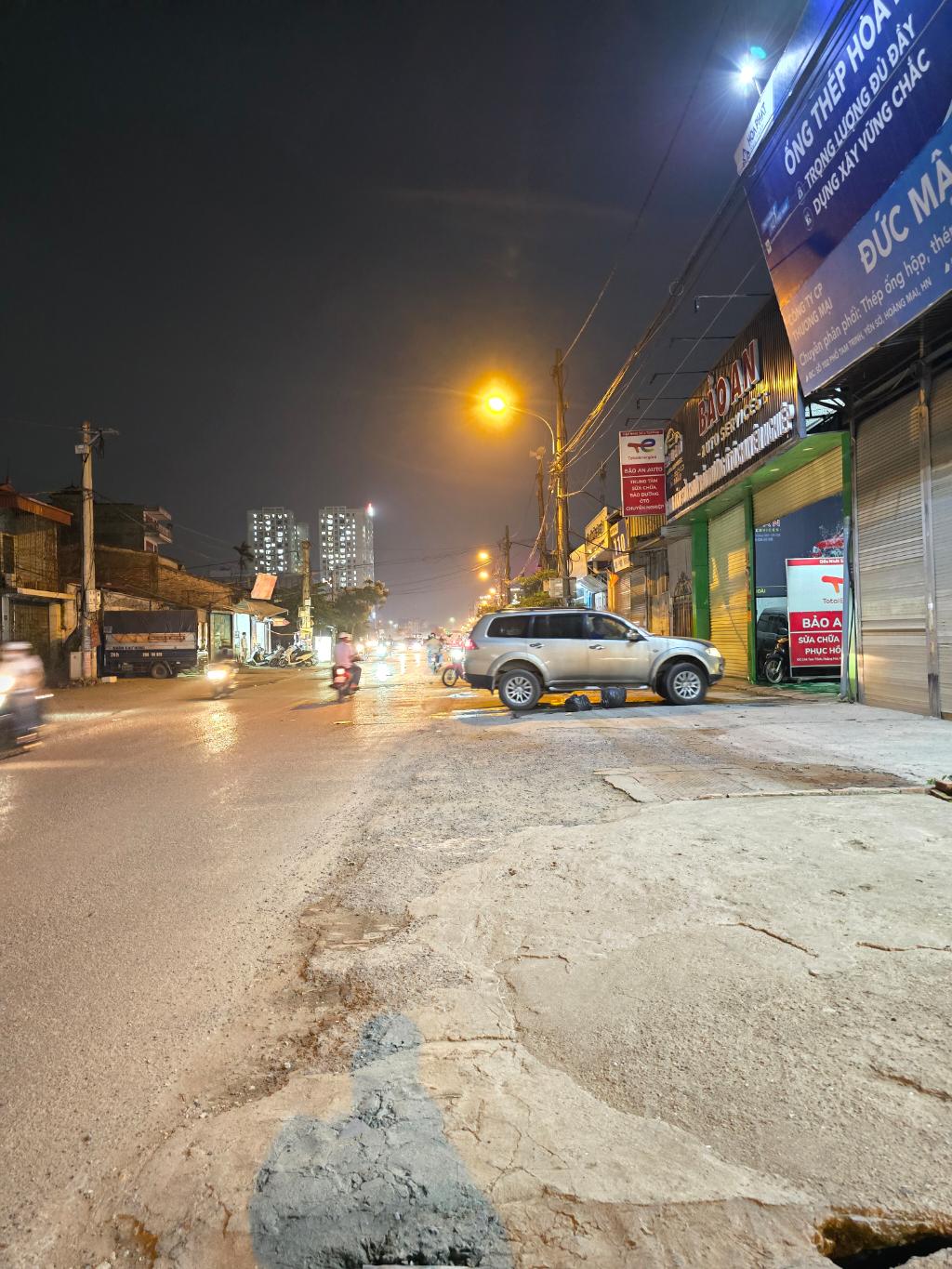 Bán nhà Tam Trinh - diện tích 212m2 1 tầng - Mặt phố to nhất quận Hoàng Mai - giá 28 tỷ