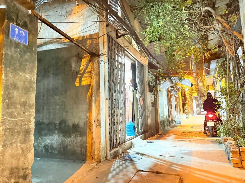 Bán nhà Định Công Hạ - diện tích 35m2 2 tầng - ngõ ô tô đỗ cửa - giá 2,45 tỷ