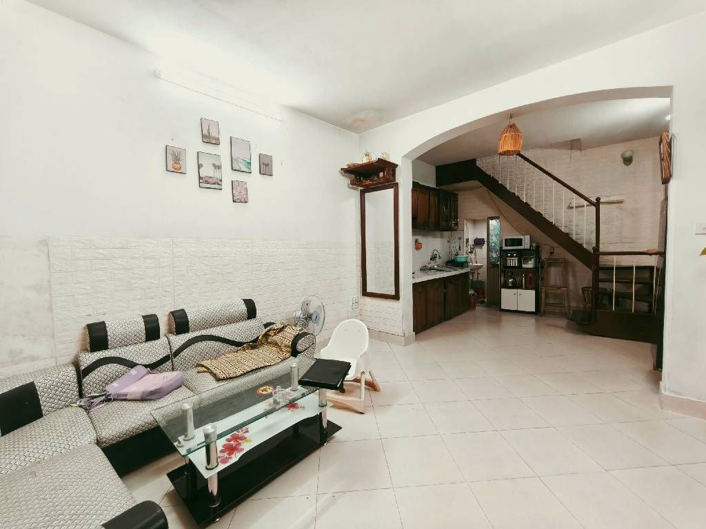 Bán nhà Định Công Hạ - diện tích 35m2 2 tầng - ngõ ô tô đỗ cửa - giá 2,45 tỷ