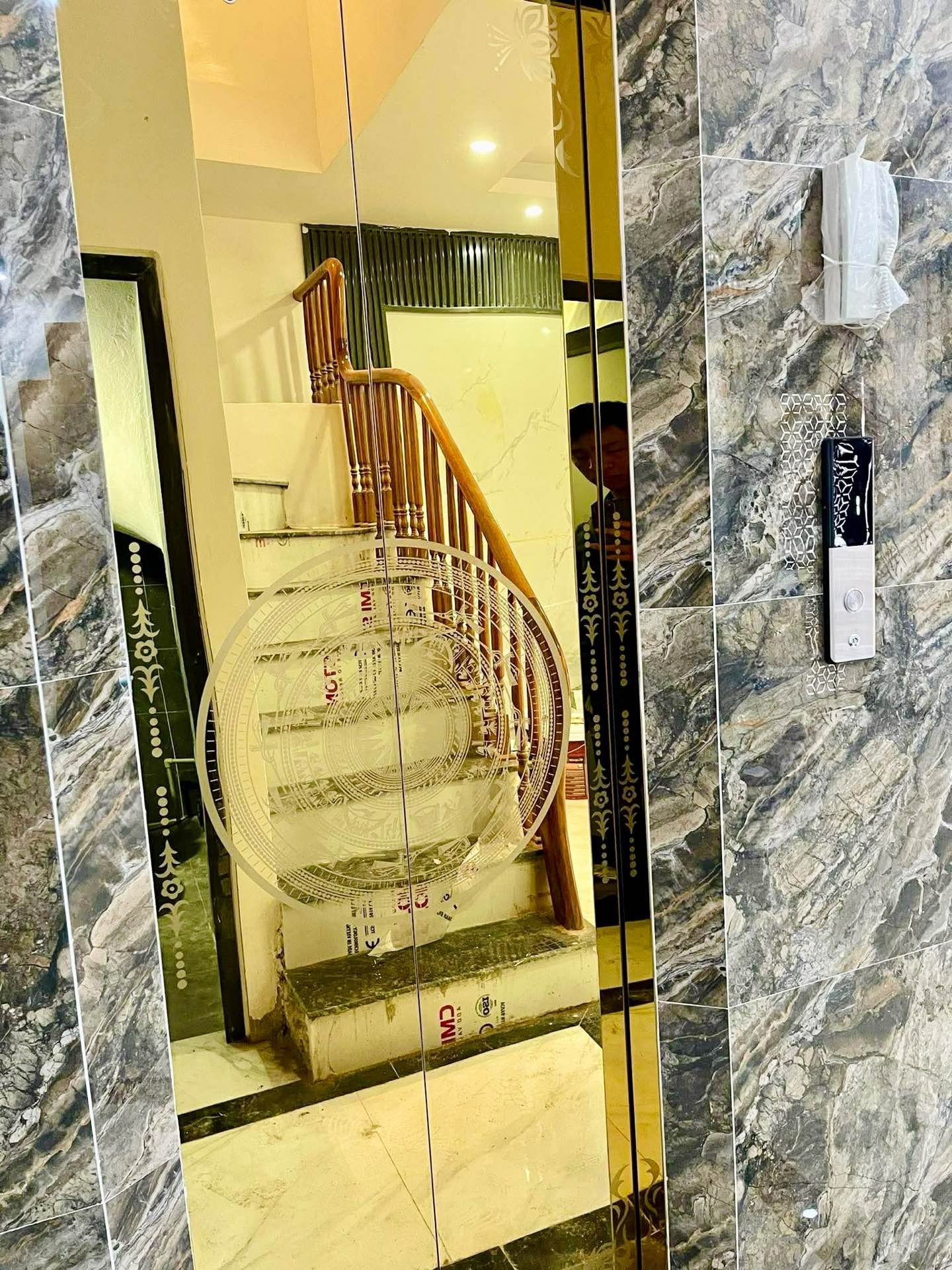 Bán nhà Bạch Đằng - diện tích 34m2 5 tầng - Lô góc 2 mặt tiền - giá 11,5 tỷ