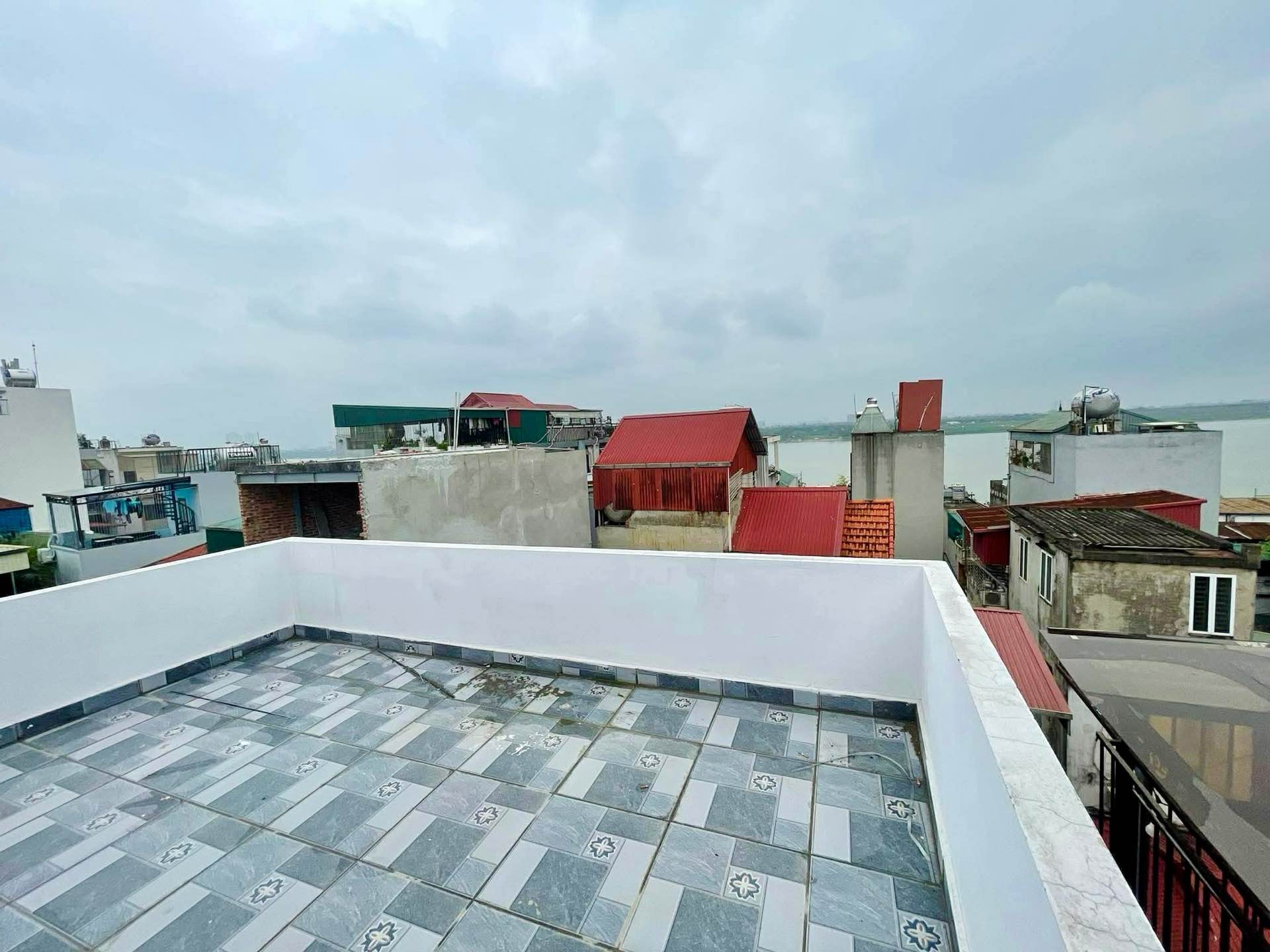 Bán nhà Bạch Đằng - diện tích 34m2 5 tầng - Lô góc 2 mặt tiền - giá 11,5 tỷ