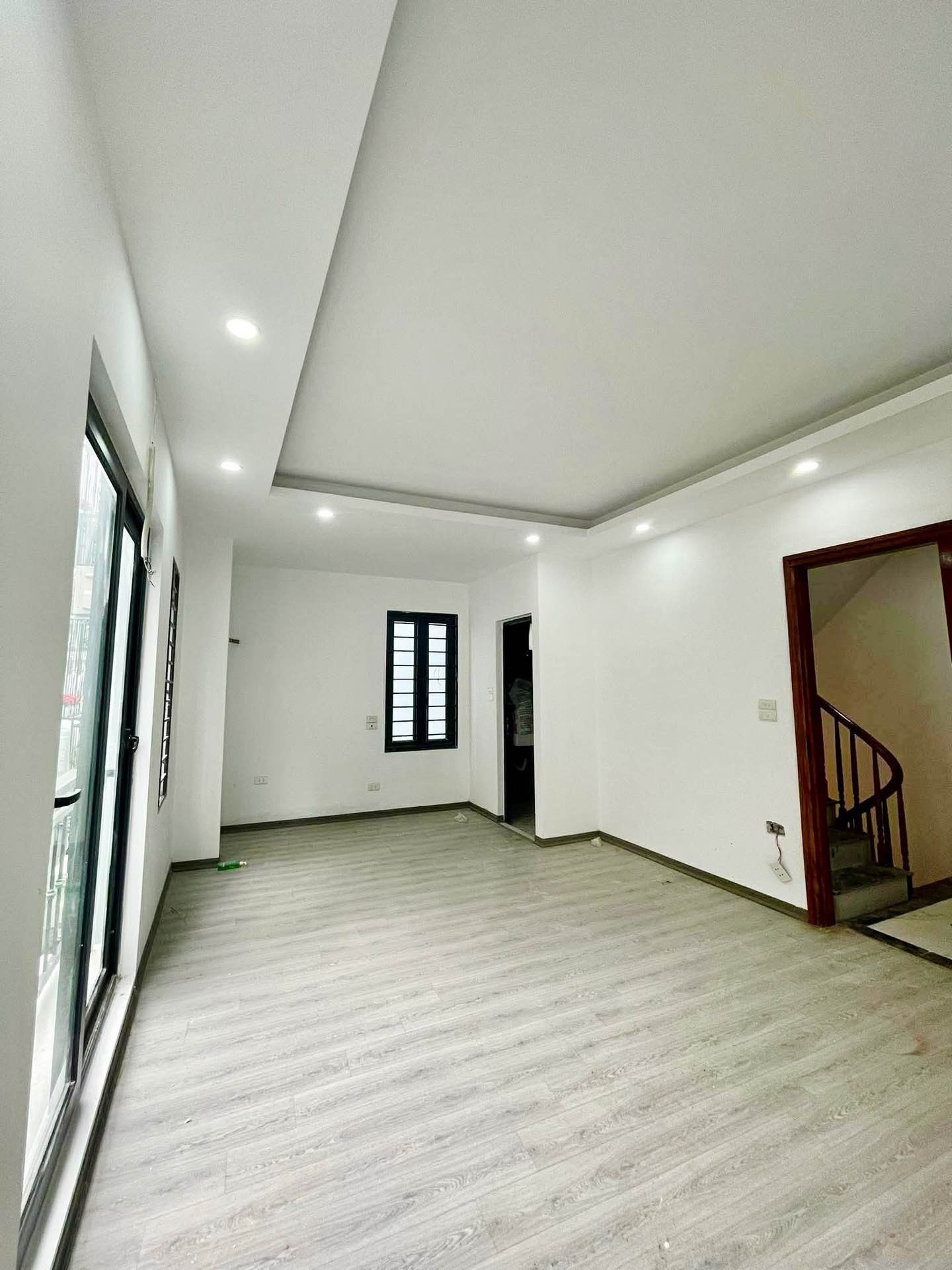 Bán nhà Bạch Đằng - diện tích 34m2 5 tầng - Lô góc 2 mặt tiền - giá 11,5 tỷ